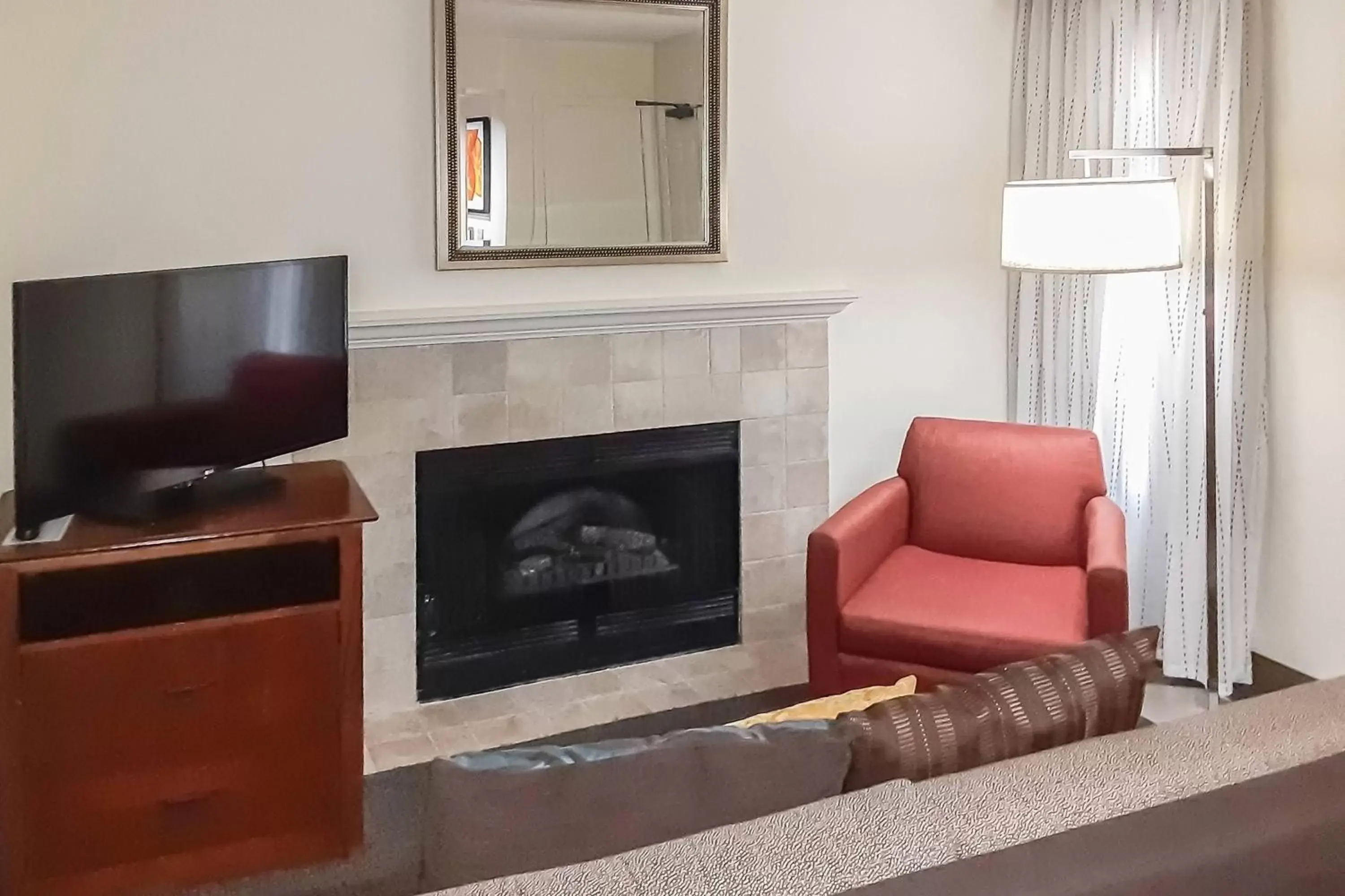 Living room, TV/Entertainment Center in Residence Inn by Marriott Spartanburg