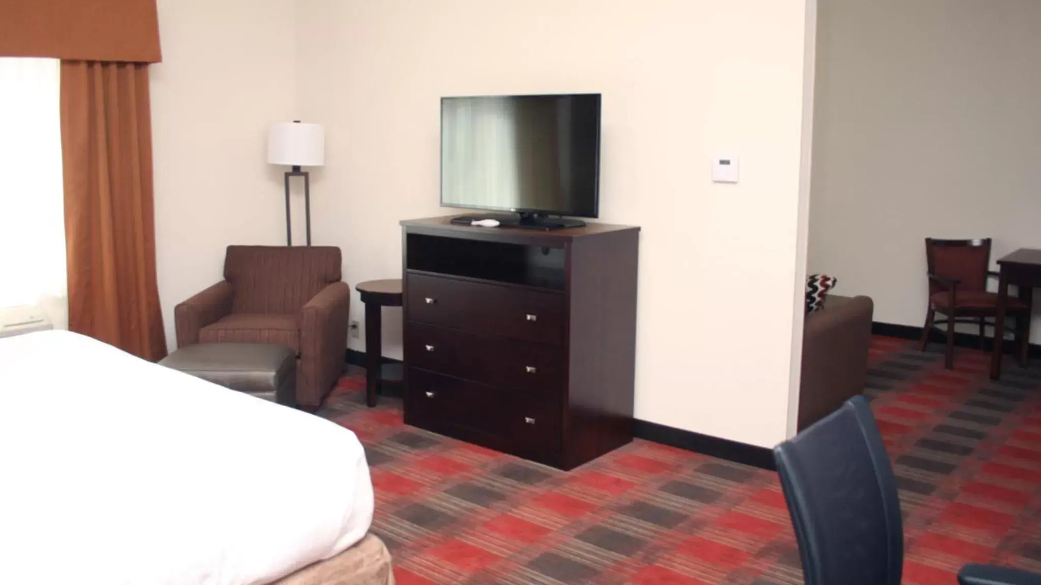 Photo of the whole room, TV/Entertainment Center in Holiday Inn Express & Suites Cumberland - La Vale, an IHG Hotel