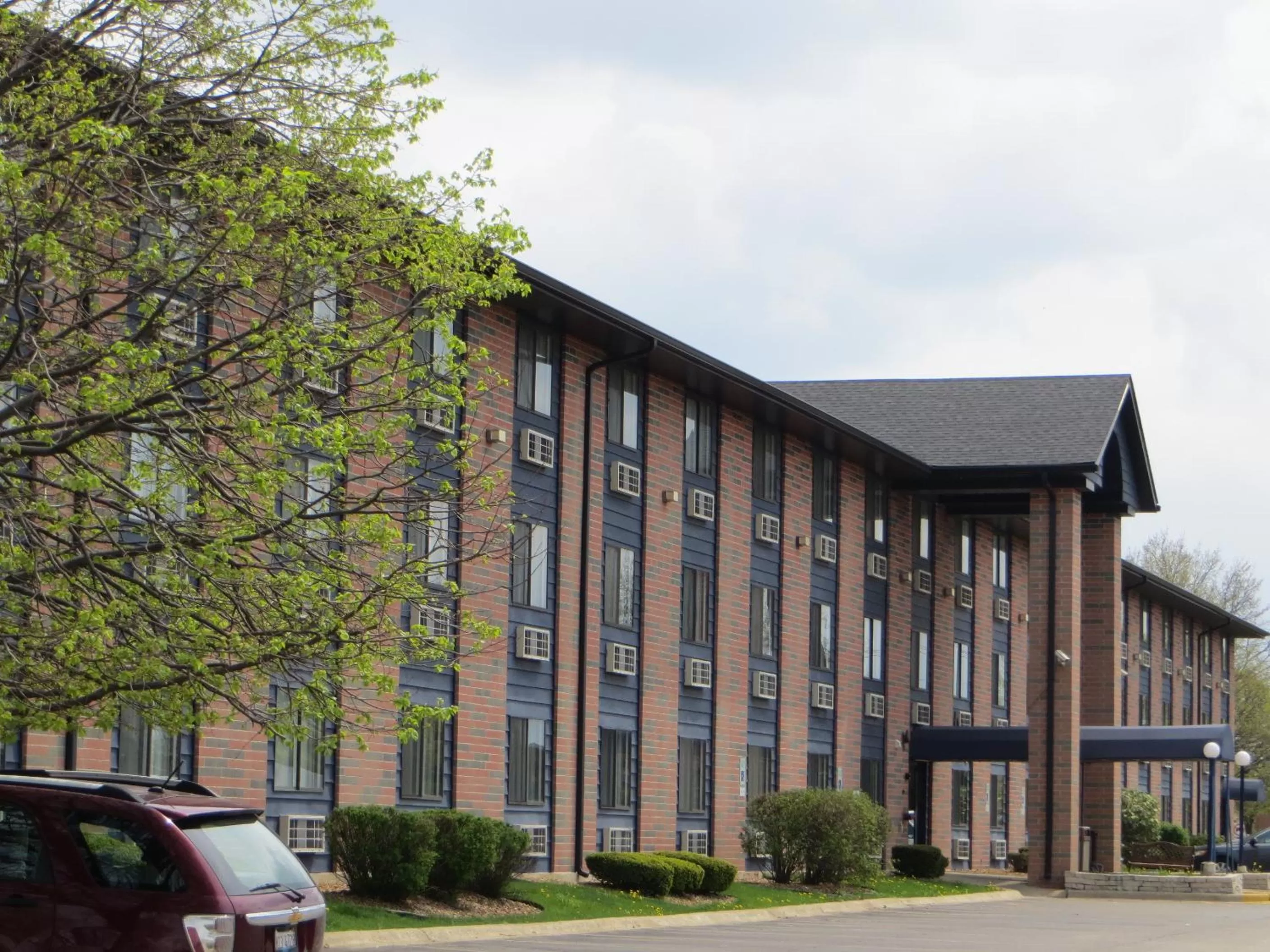 Property building in Motel 6-Elk Grove Village, IL - O'Hare