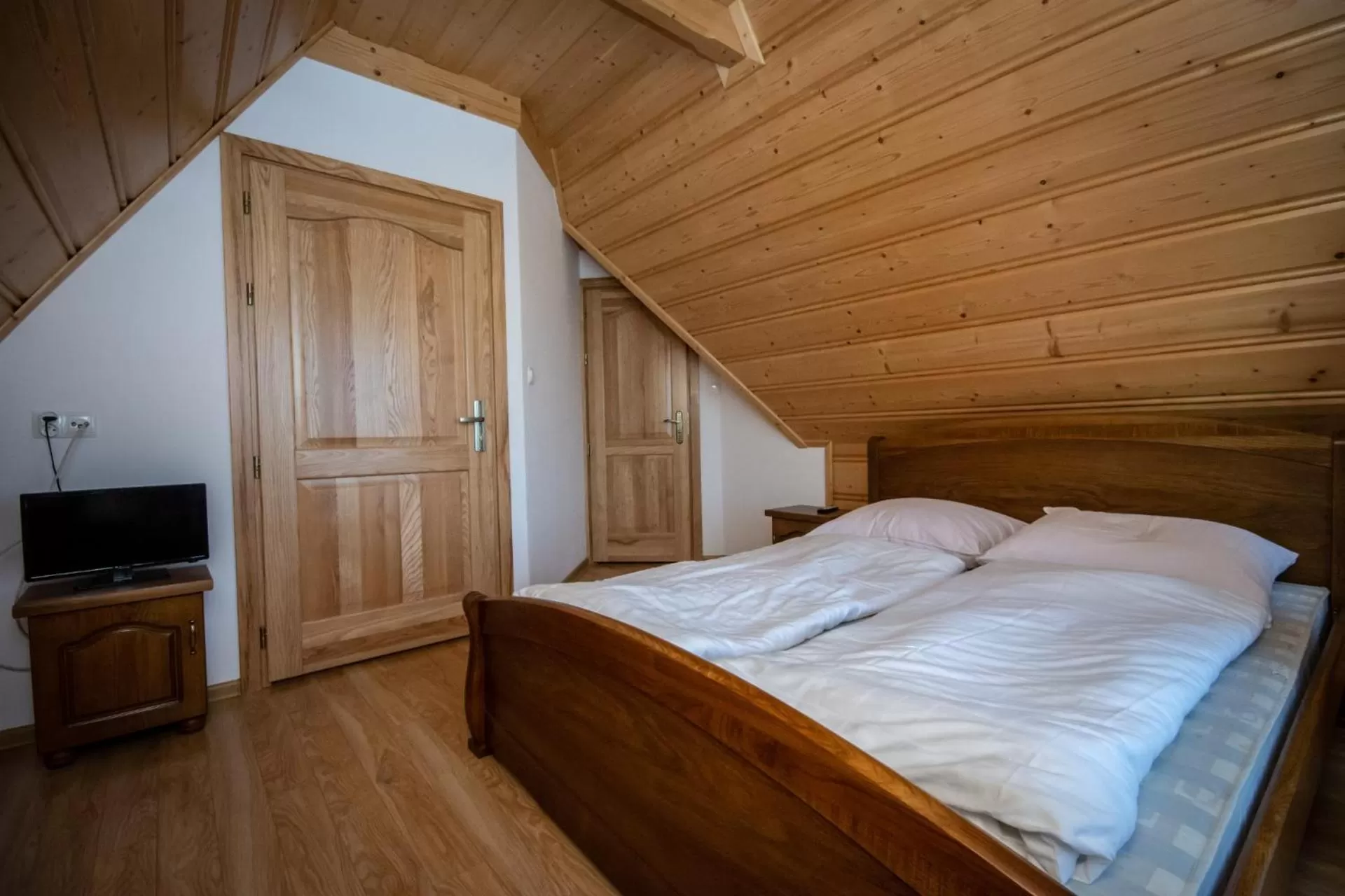 Photo of the whole room, Bed in Podhalanski Dworek z Jacuzzi