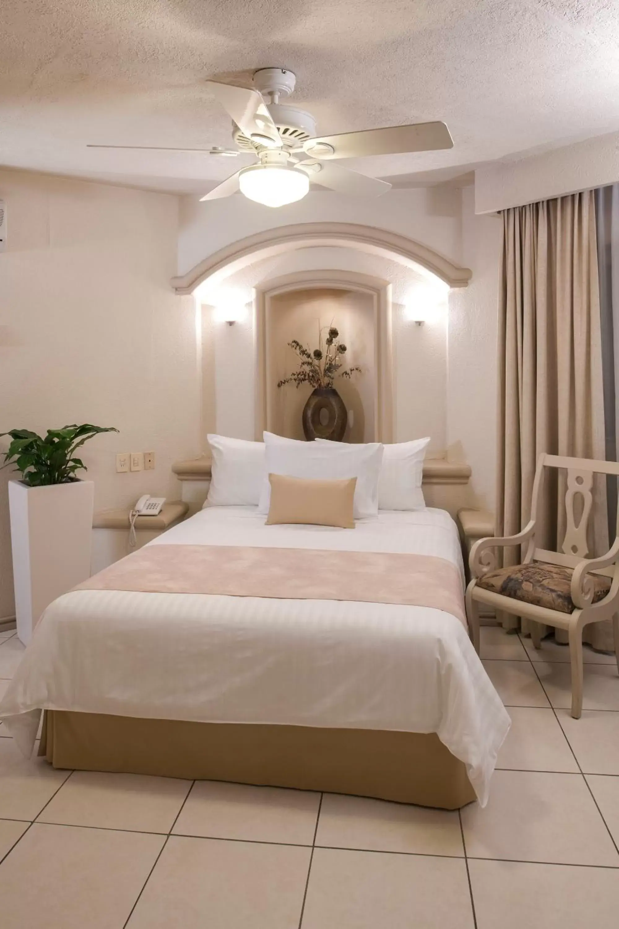 Bedroom, Room Photo in Hotel & Suites Quinta Magna