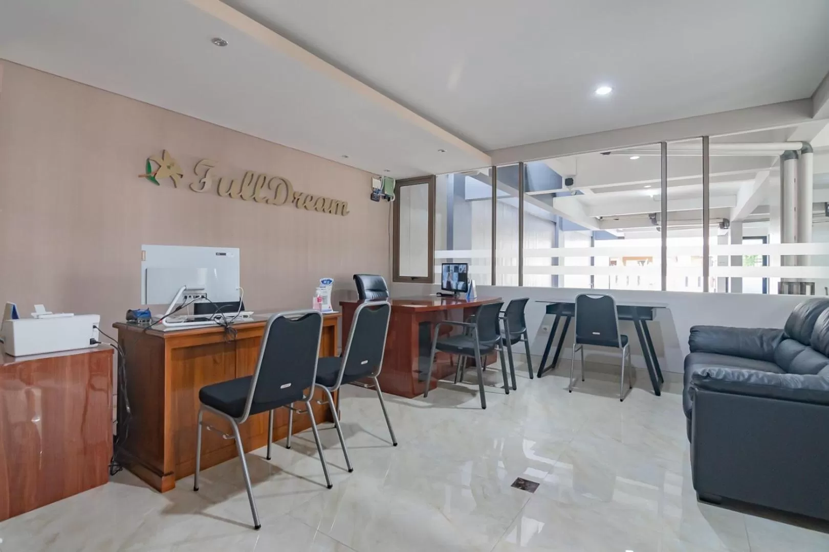 Lobby or reception in RedDoorz Plus @ Cirebon City Center