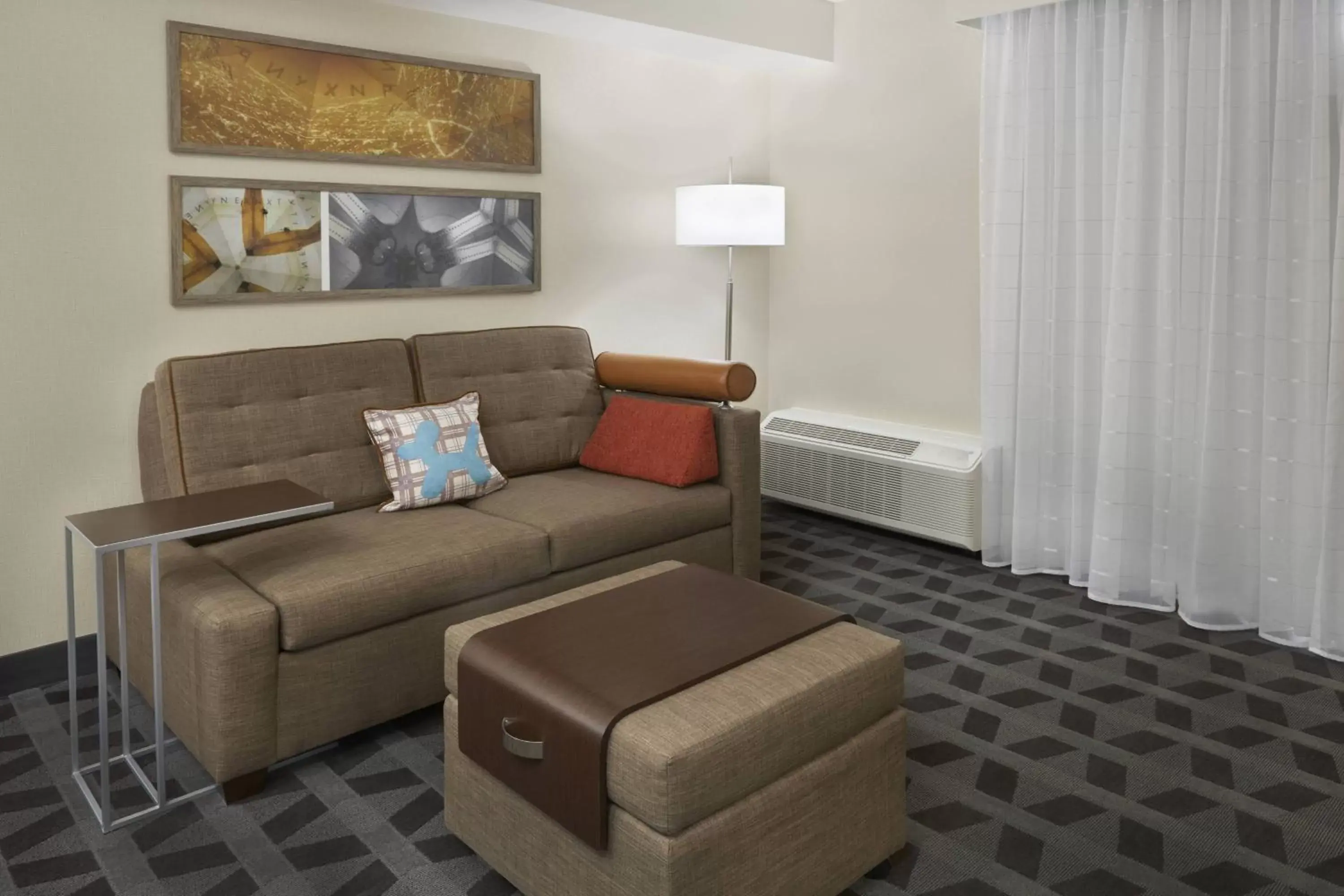 Bedroom, Seating Area in TownePlace Suites by Marriott Oshawa