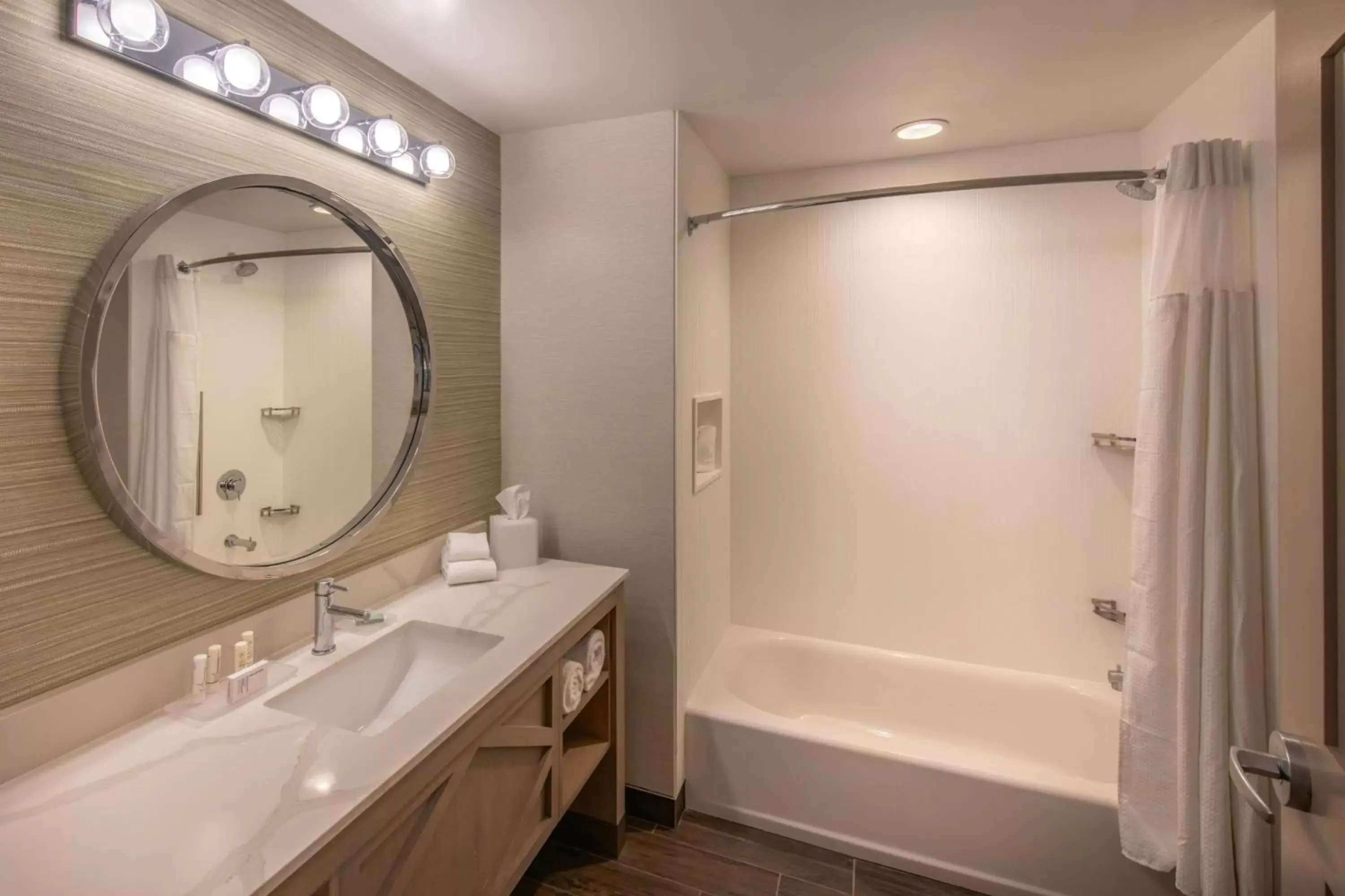 Bathroom in Courtyard by Marriott Jekyll Island