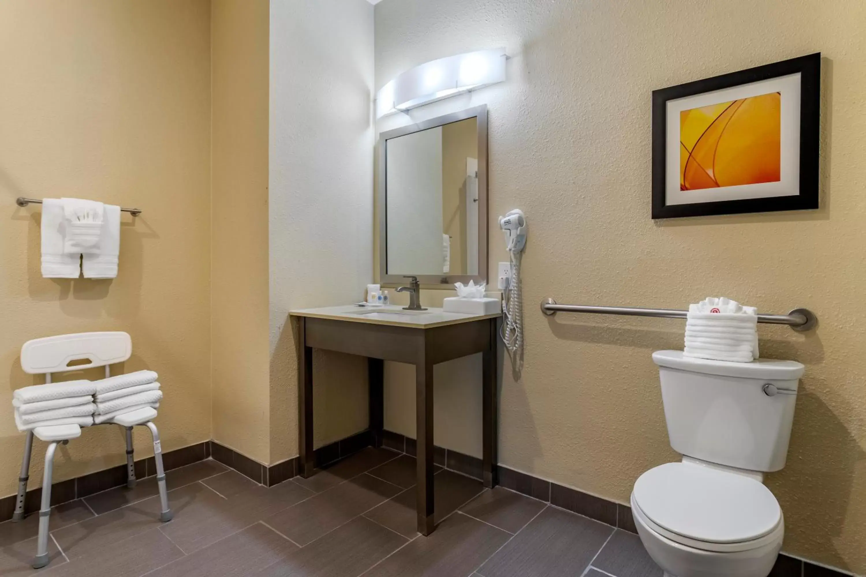 Bathroom in Comfort Suites Northwest Houston At Beltway 8