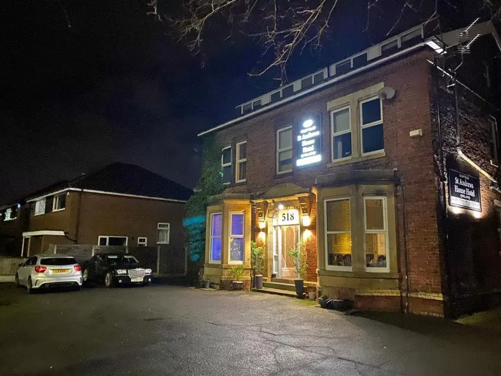 Property Building in St Andrews House Hotel