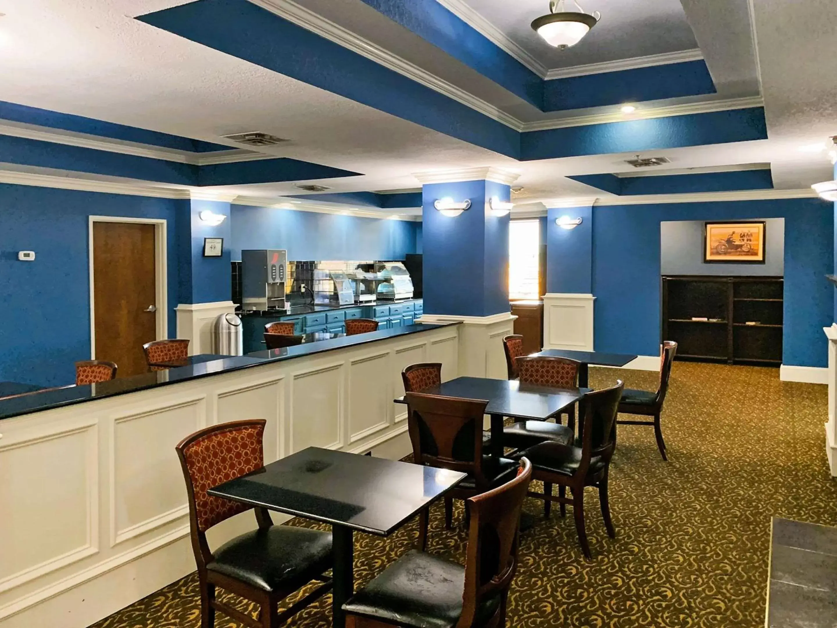 Breakfast, Restaurant/Places to Eat in Rodeway Inn & Suites
