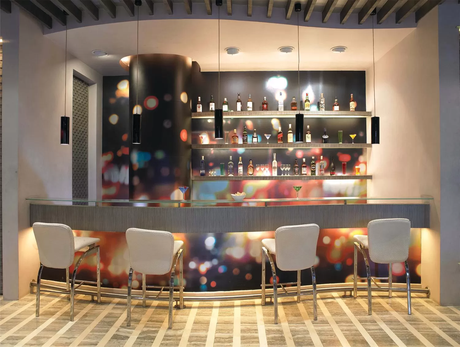 Lounge or bar in Mirage Hotel, Mumbai International Airport