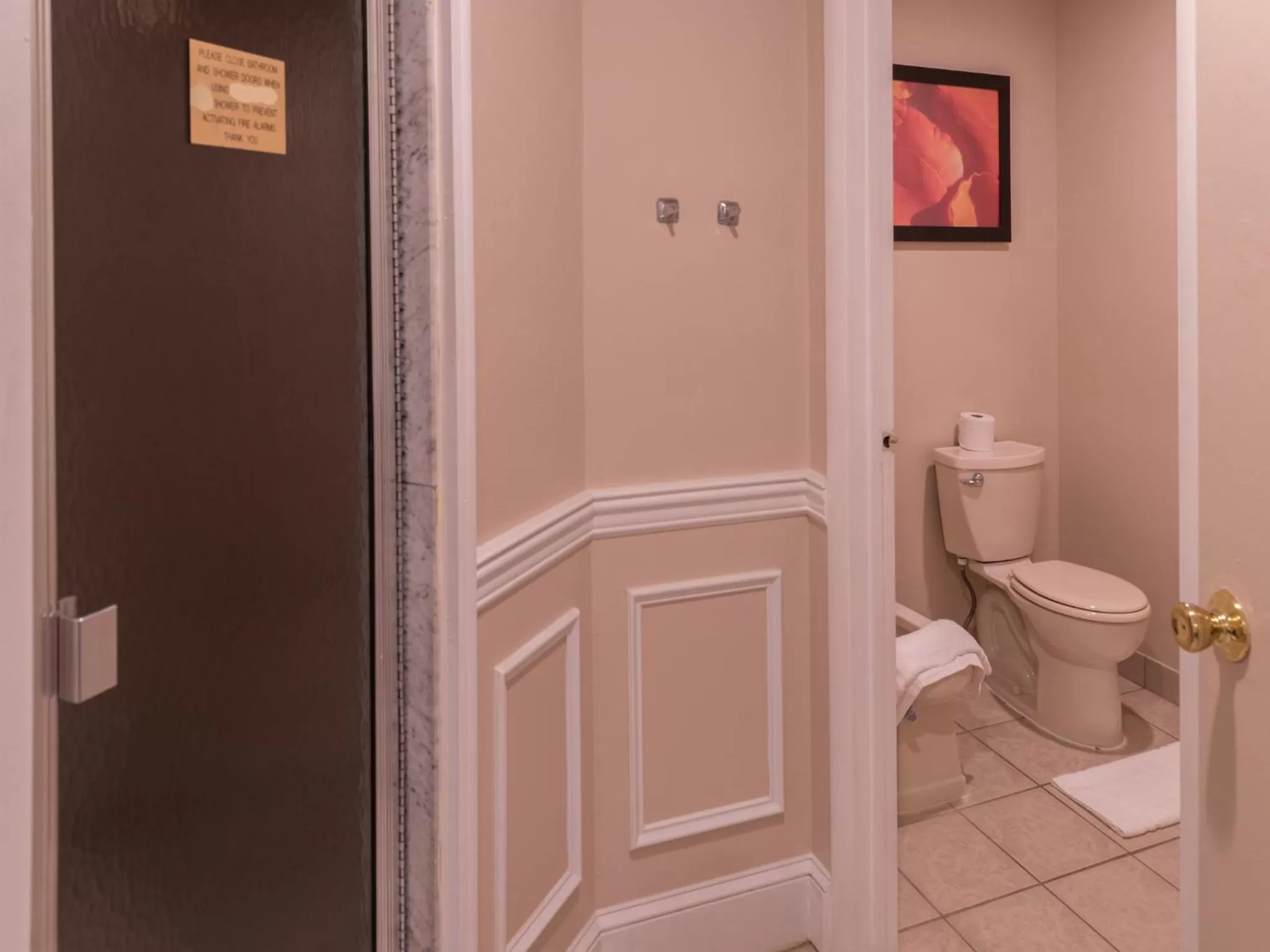 Toilet in Inn of The Dove Romantic Luxury & Business Suites