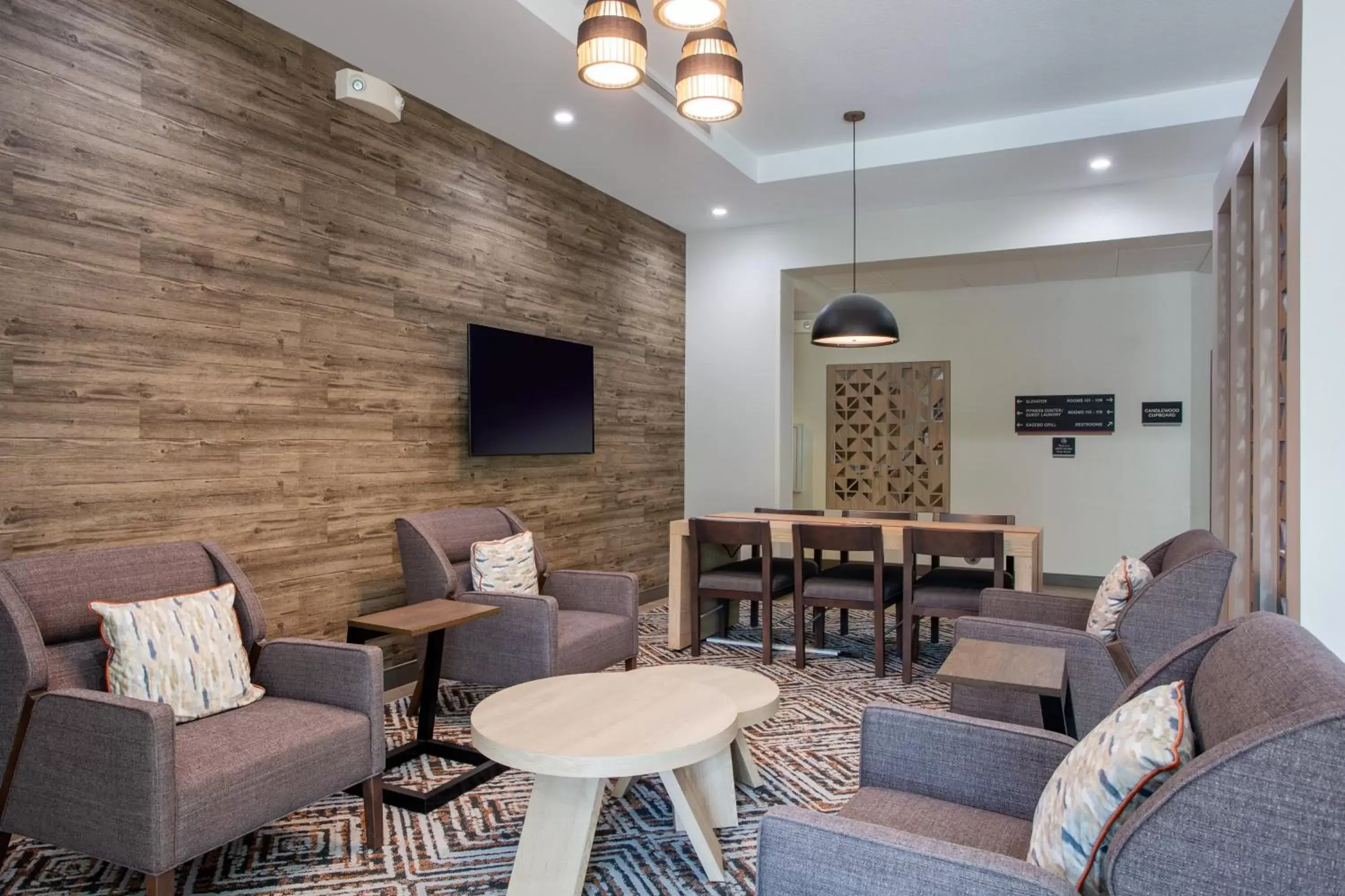 Lobby or reception, Lounge/Bar in Candlewood Suites Apex Raleigh Area, an IHG Hotel