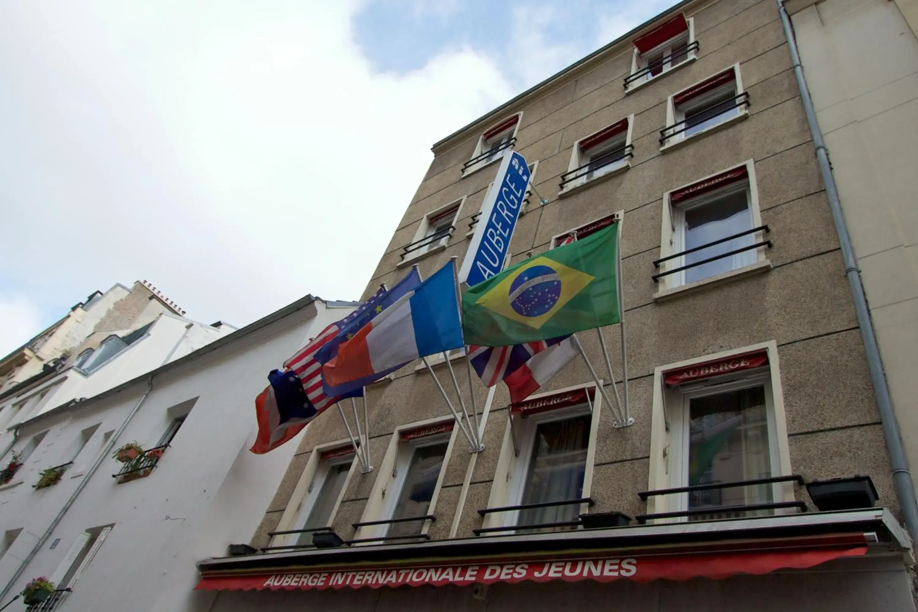 Property Building in Auberge Internationale Des Jeunes