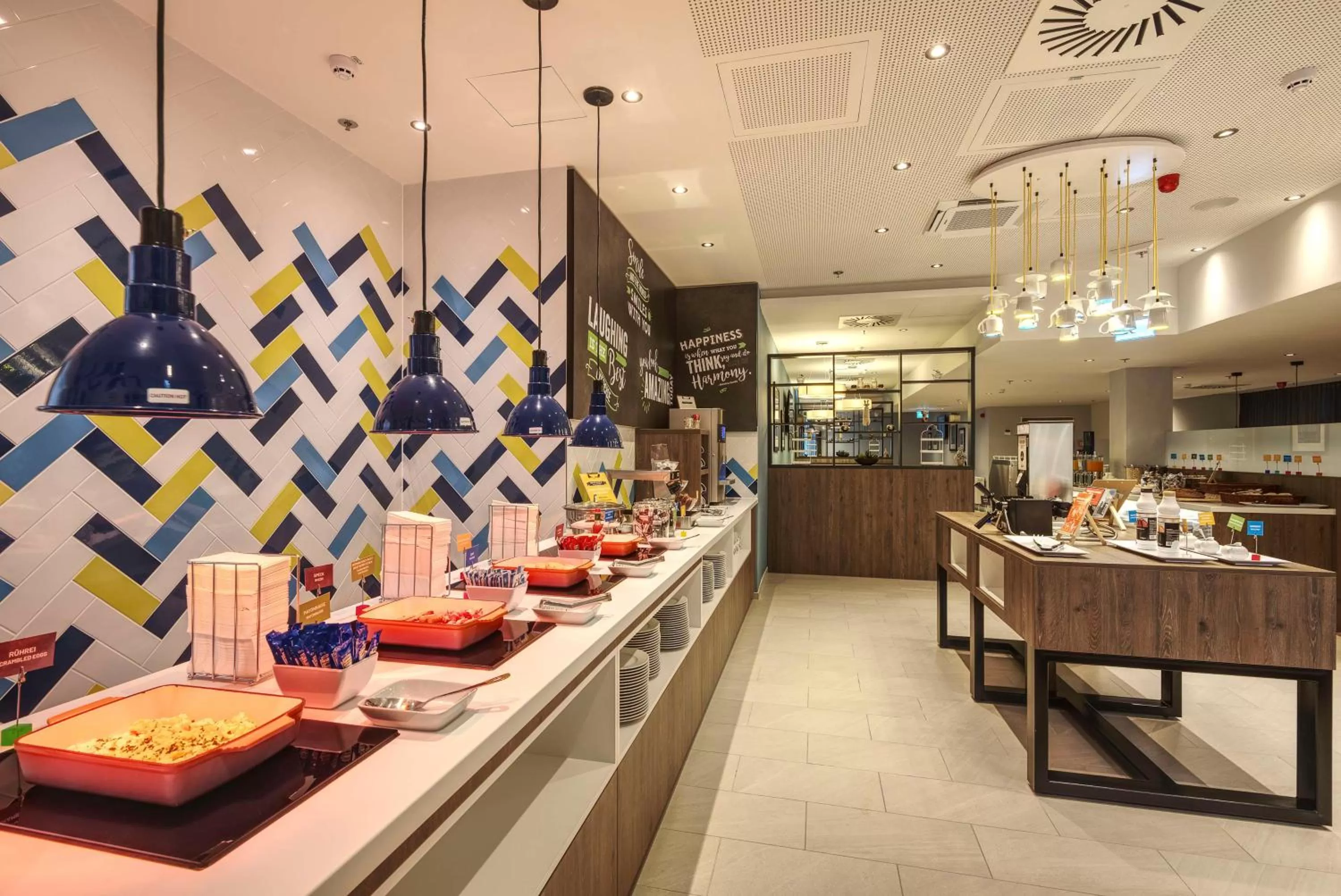 Breakfast in Hampton by Hilton Stuttgart City Centre