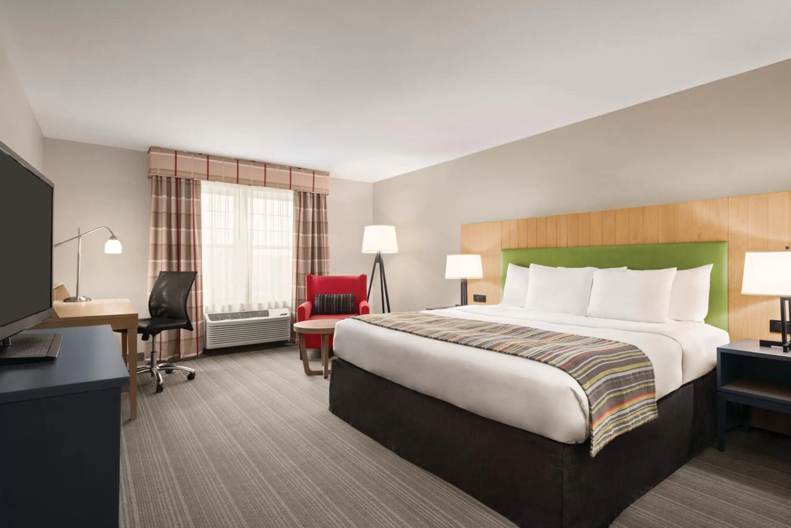 Photo of the whole room, Bed in Country Inn & Suites by Radisson, Schaumburg, IL