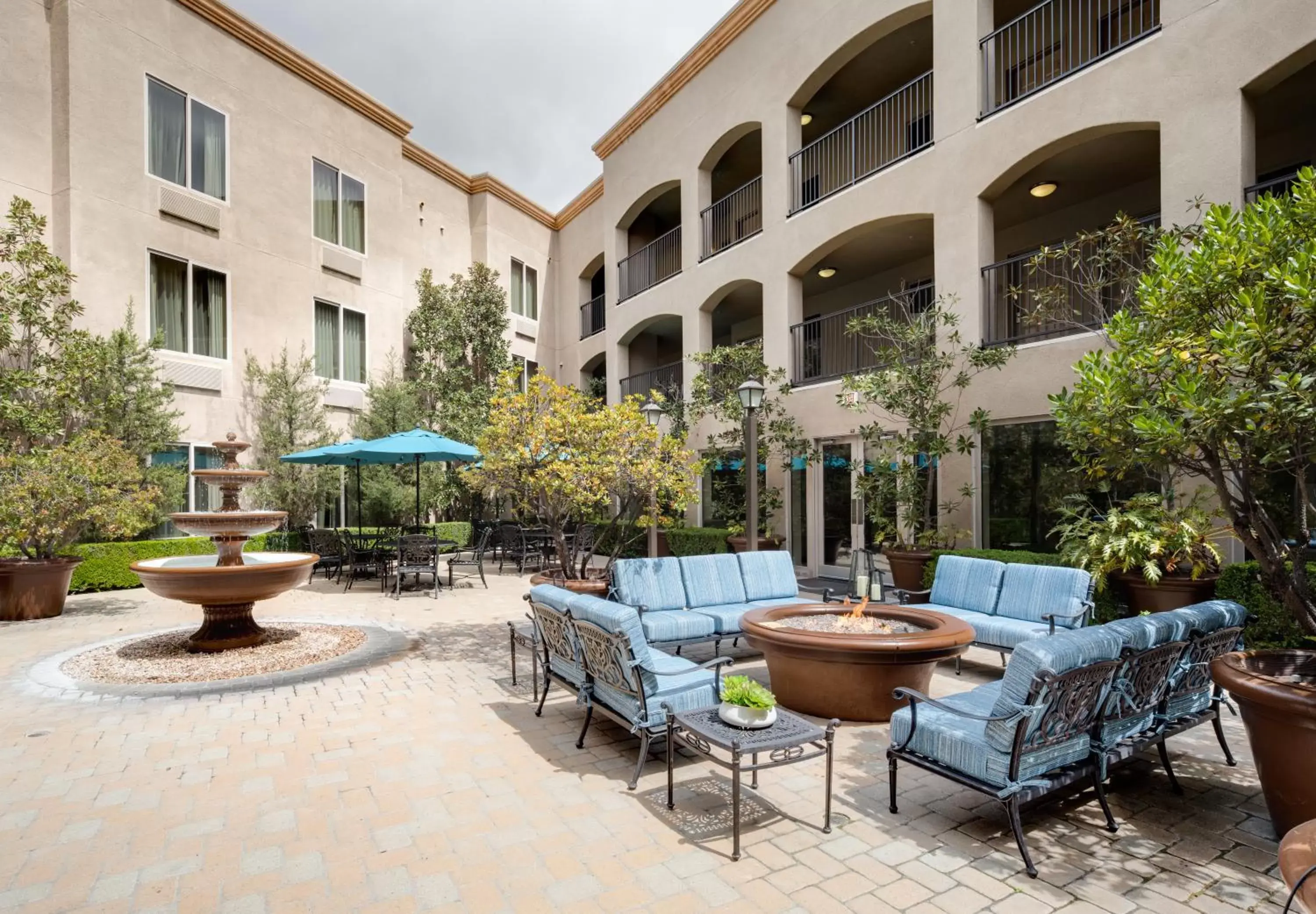 Inner courtyard view, Property Building in Ayres Hotel & Spa Mission Viejo