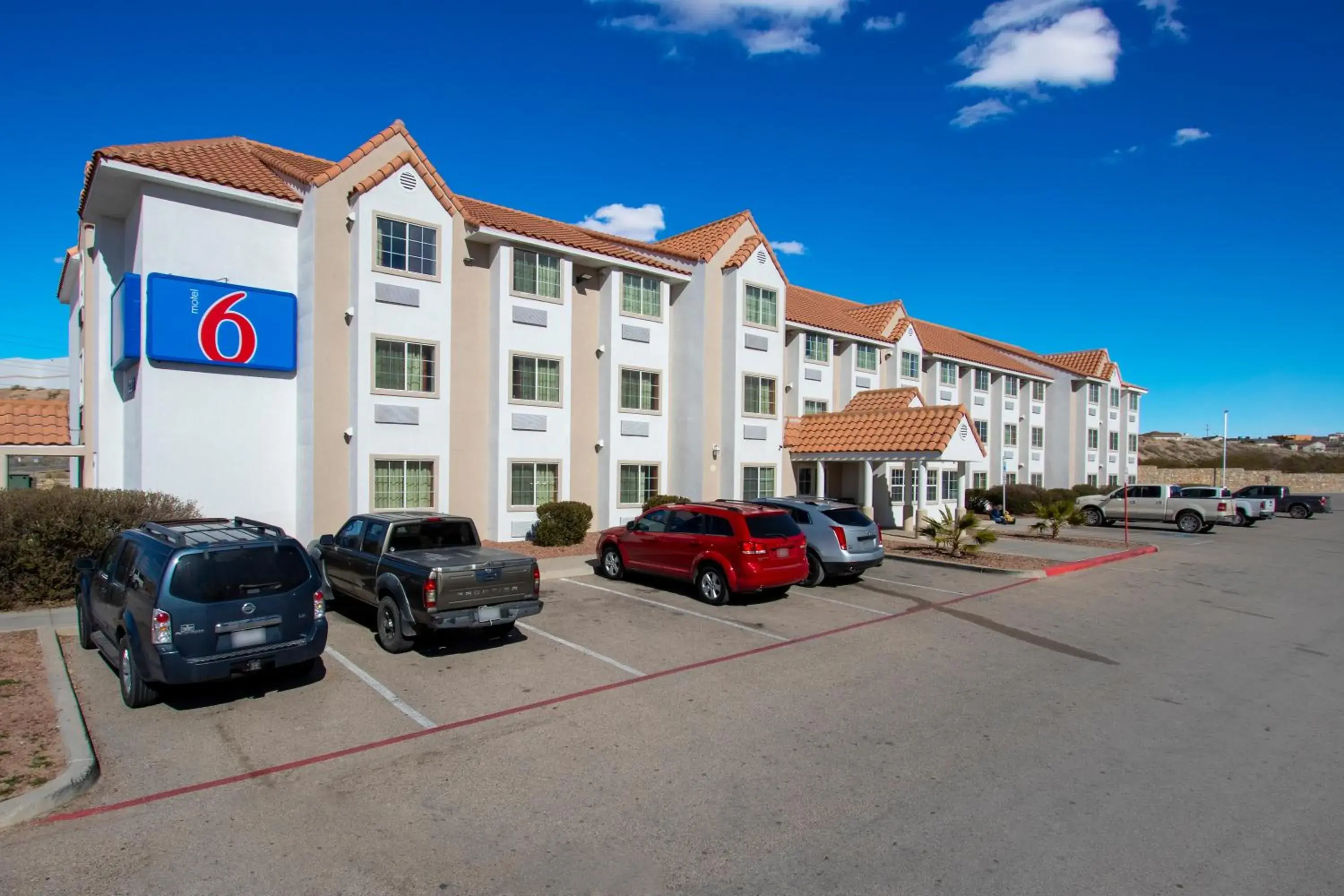 Property building in Motel 6-El Paso, TX - Southeast Property building in Motel 6-El Paso, TX - Southeast