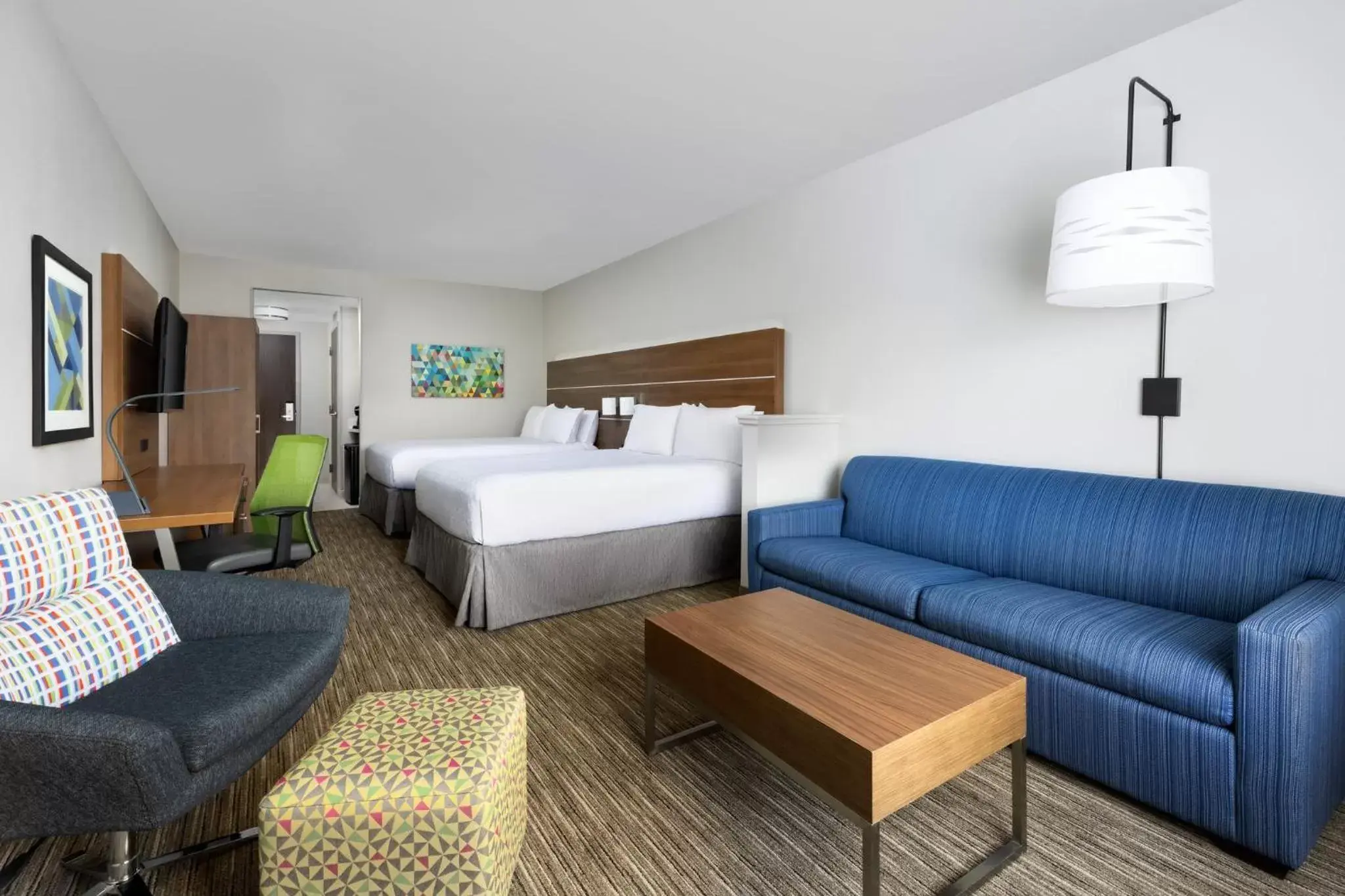 Bedroom in Holiday Inn Express & Suites Oakhurst-Yosemite Park Area, an IHG Hotel