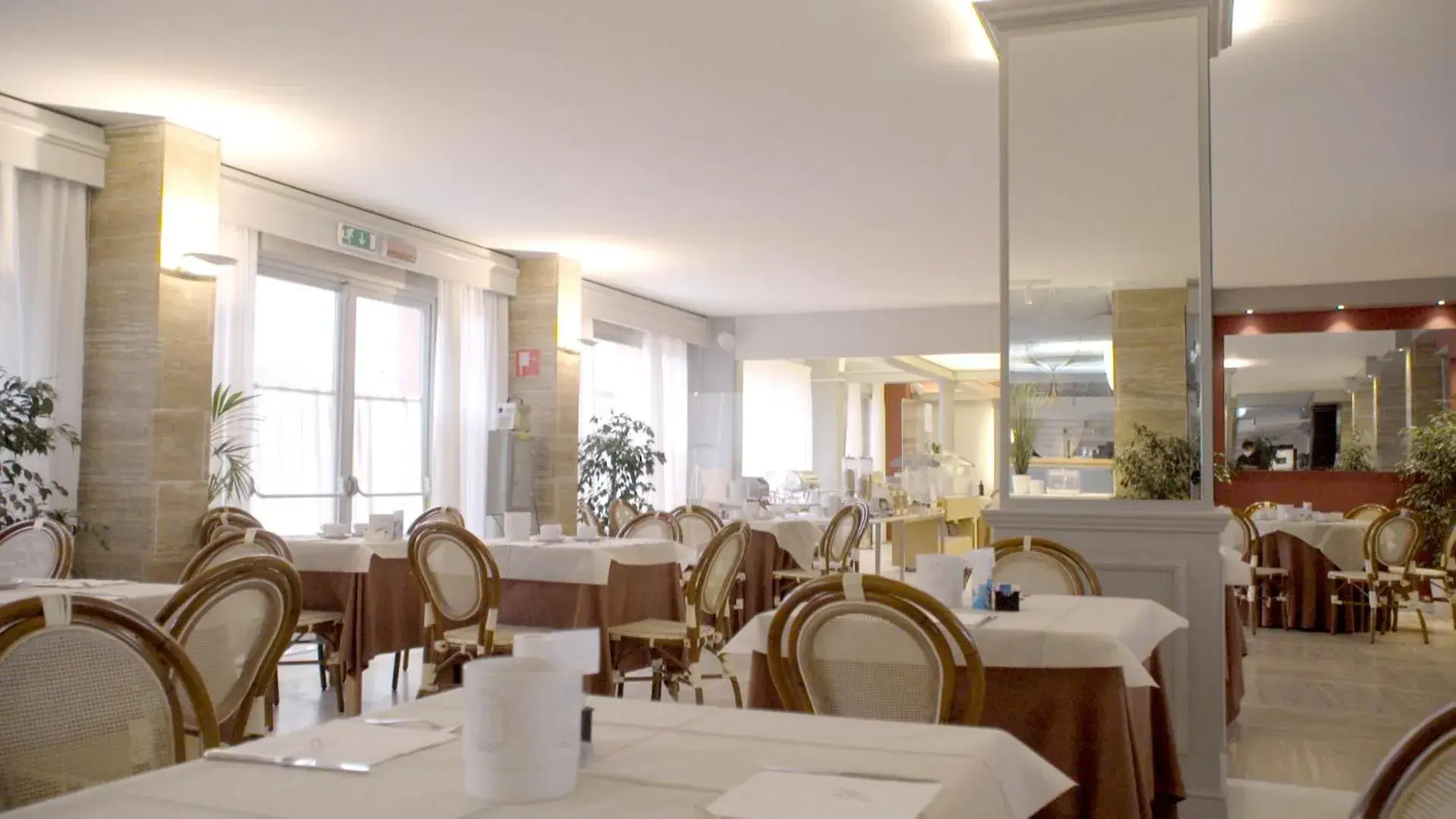 Breakfast, Restaurant/Places to Eat in Grand Hotel Continental