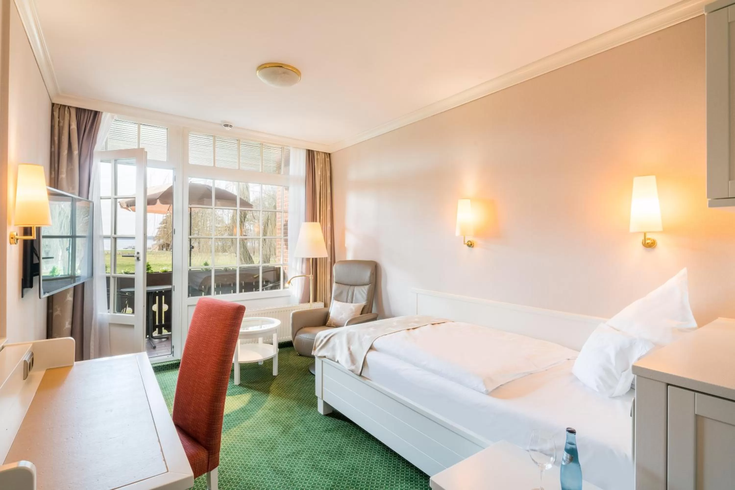 Photo of the whole room, Bed in Romantik Hotel Jagdhaus Eiden am See