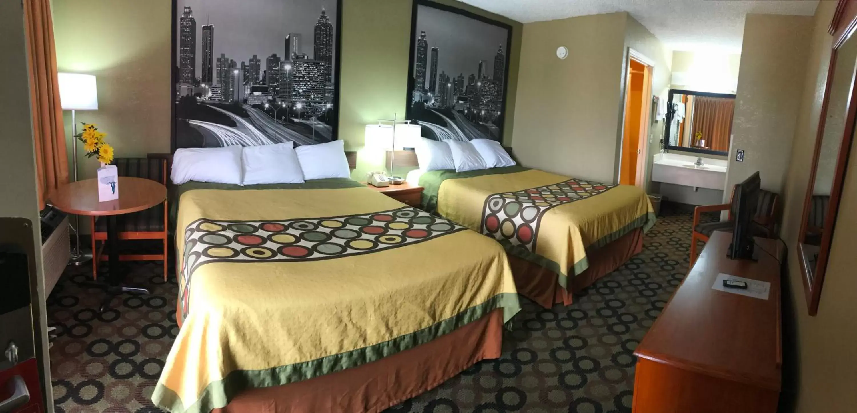 Photo of the whole room, Bed in Super 8 by Wyndham Ashburn