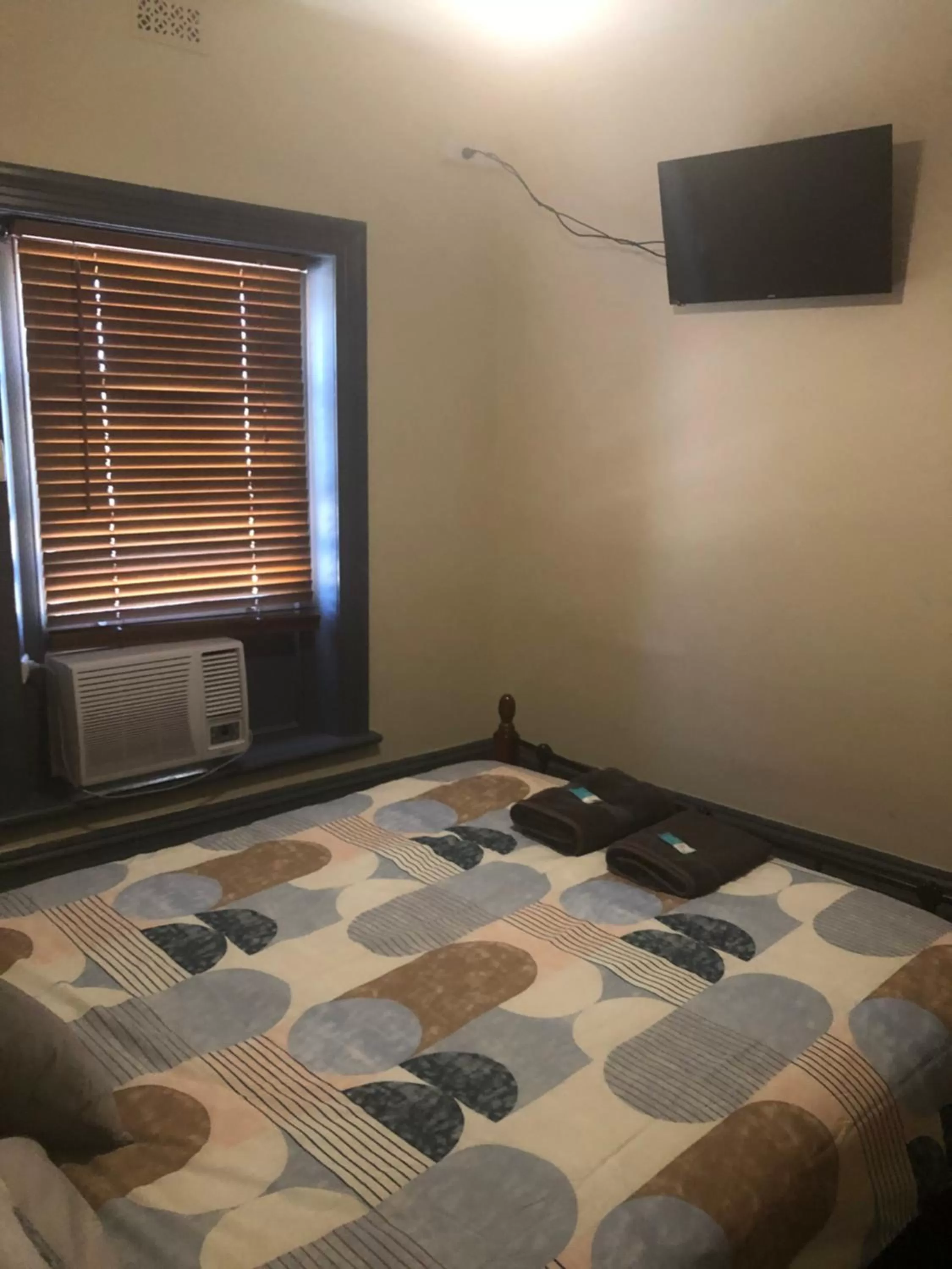 Bed in Cornucopia hotel