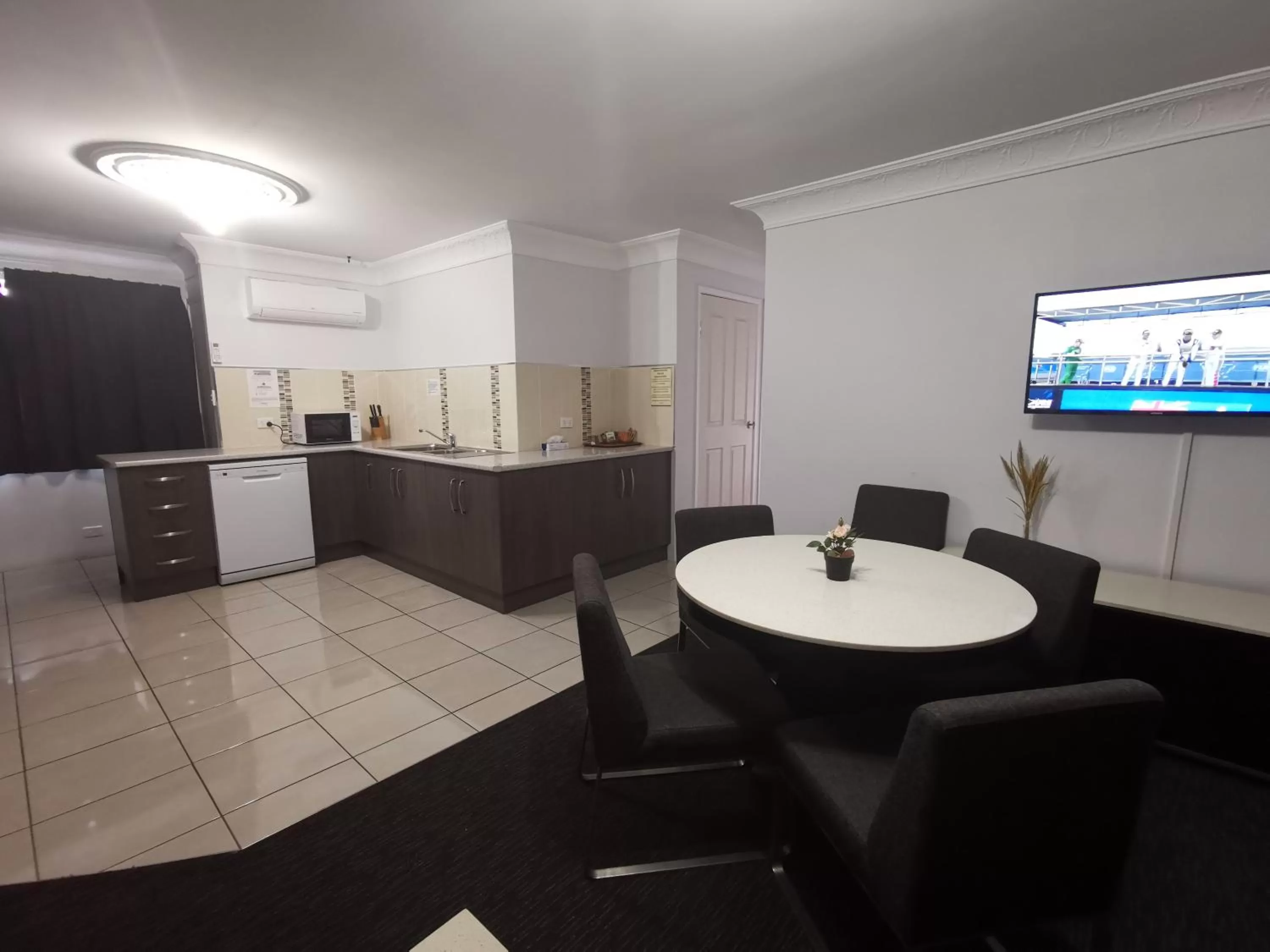 TV and multimedia in Leichhardt Motor Inn