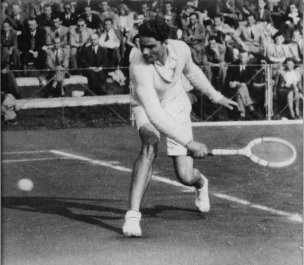 Tennis court in Buchholz Downtown Hotel