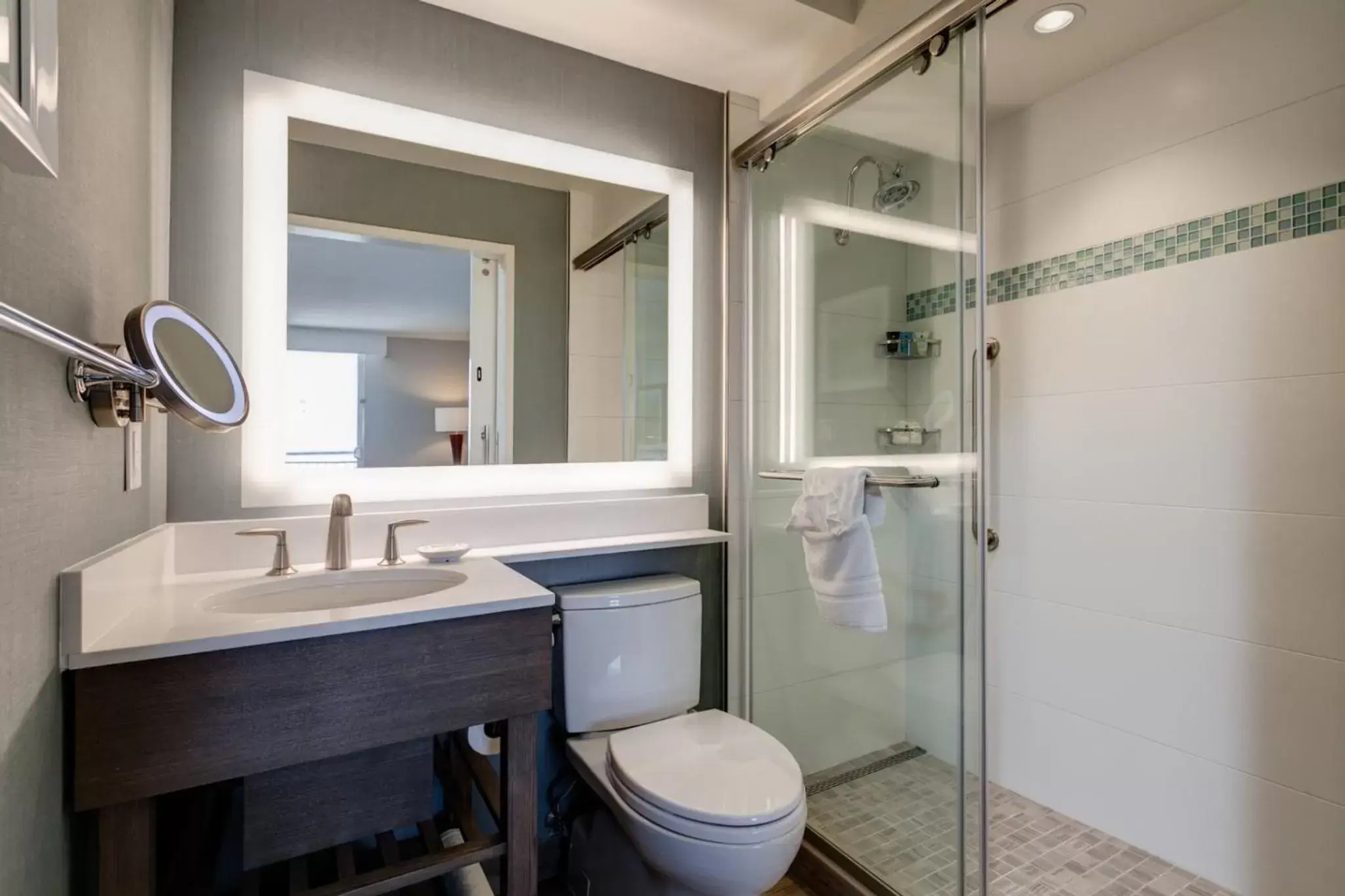 Bathroom in Crowne Plaza Hotel Ventura Beach, an IHG Hotel