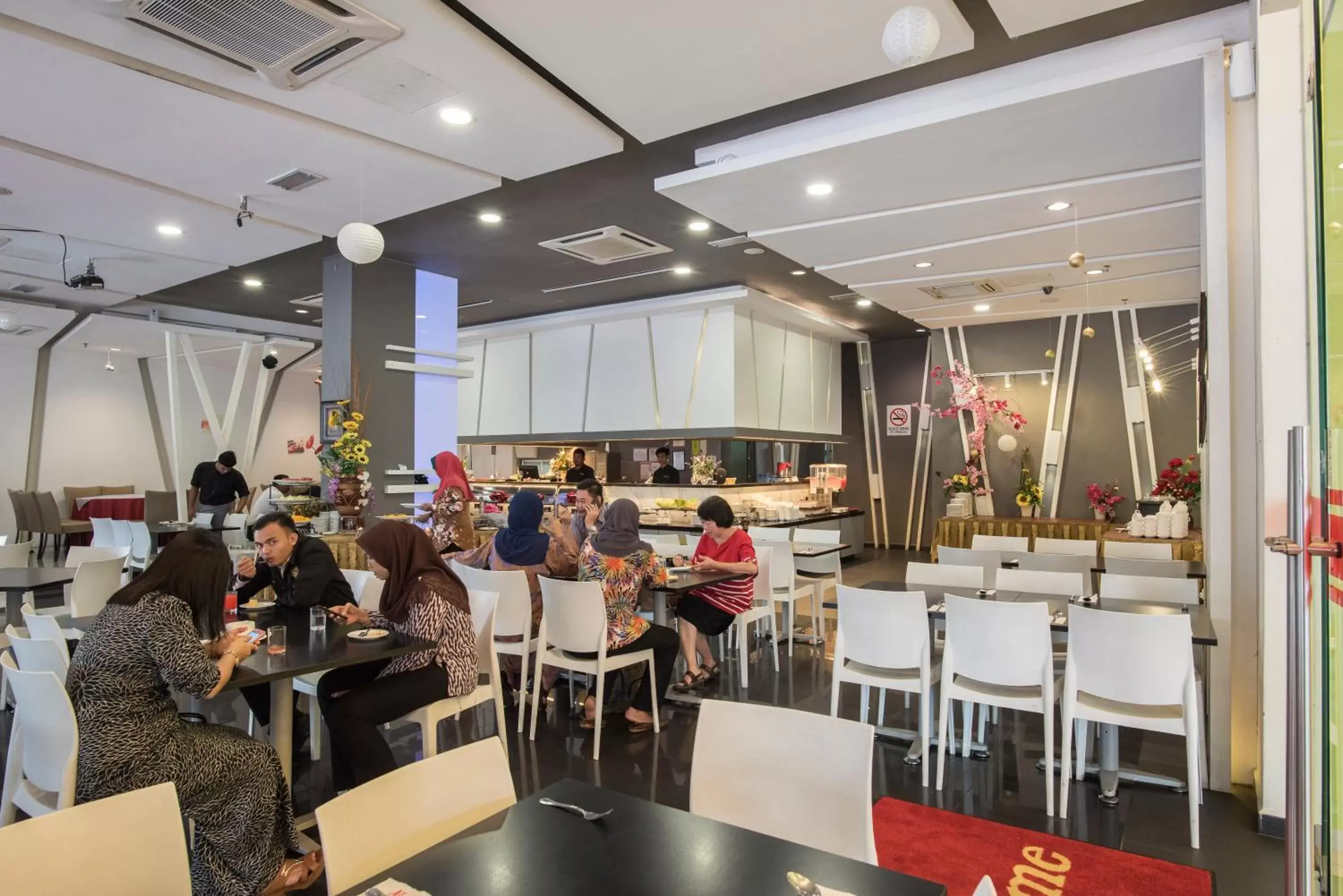 Restaurant/places to eat in Marvelux Hotel Restaurant/places to eat in Marvelux Hotel