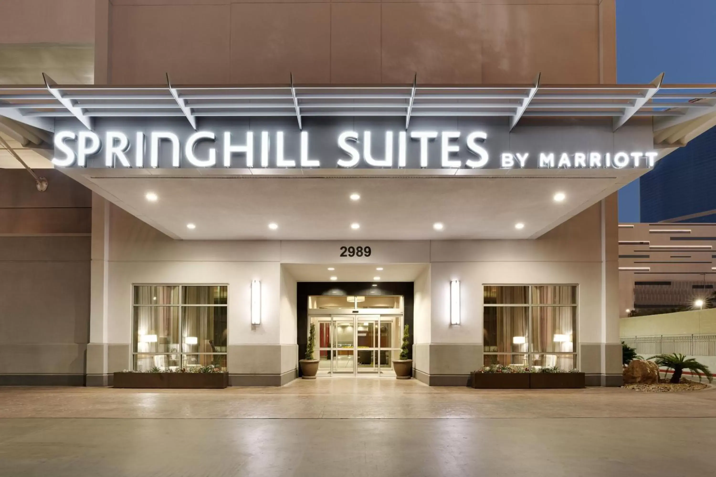 Property building in SpringHill Suites by Marriott Las Vegas Convention Center