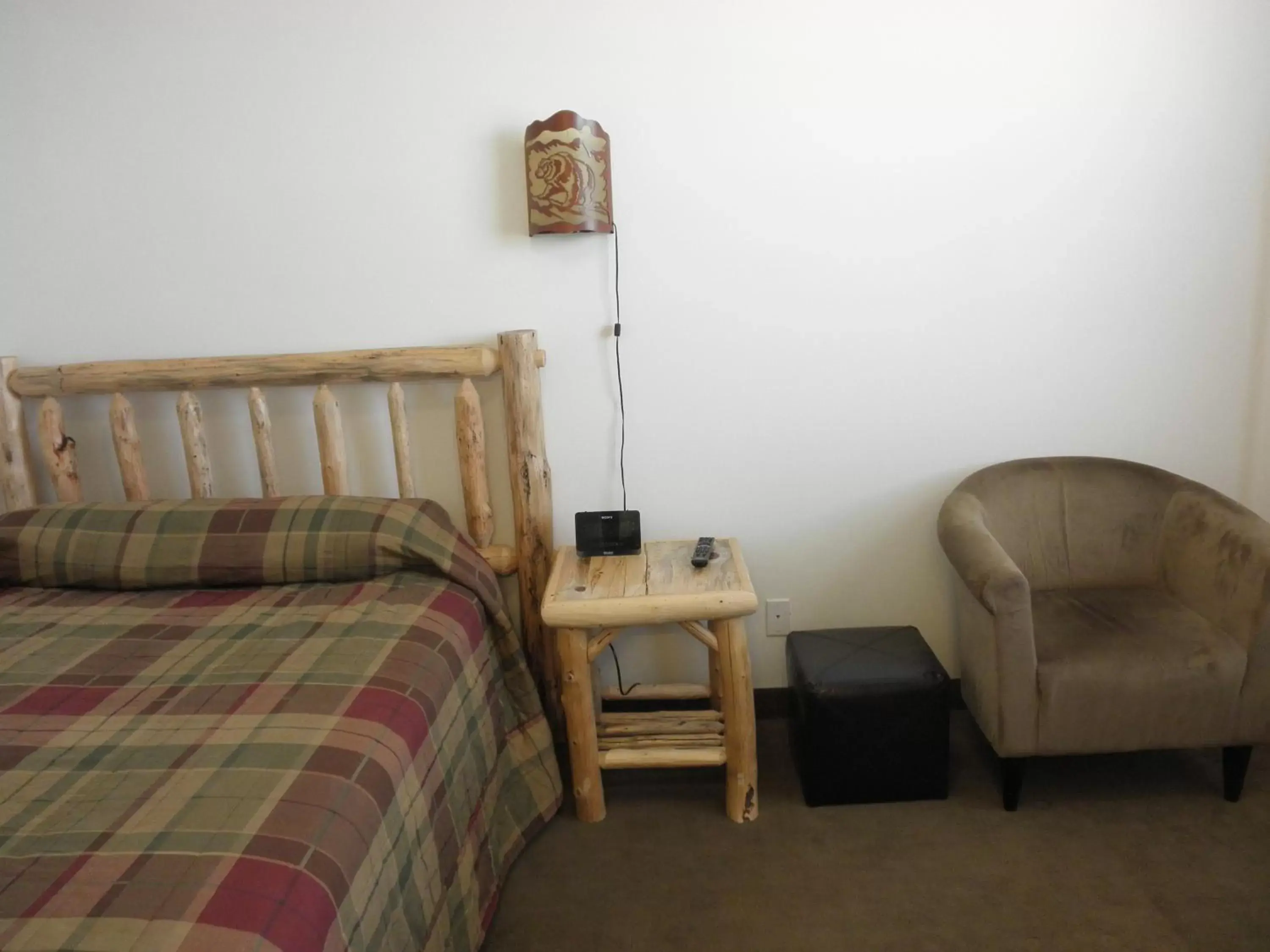 Seating Area in Bear's Den Lodge