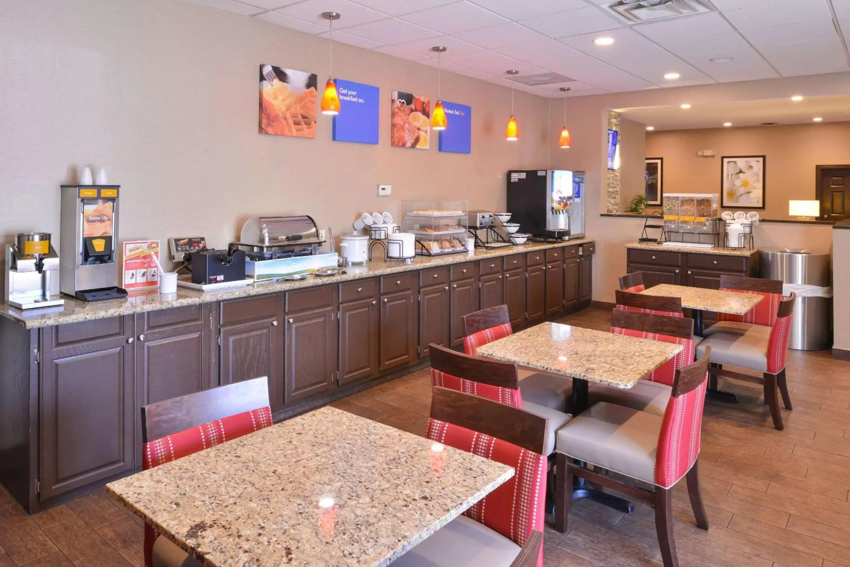 Restaurant/places to eat in Comfort Inn & Suites Fayetteville-University Area Restaurant/places to eat in Comfort Inn & Suites Fayetteville-University Area