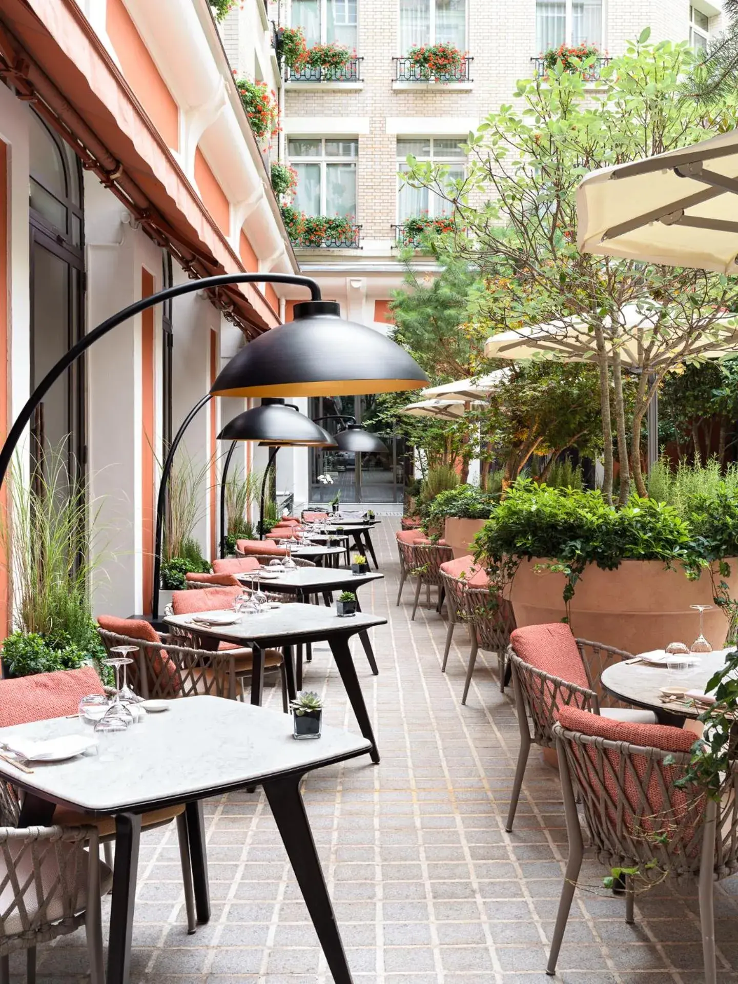 Balcony/Terrace, Restaurant/Places to Eat in Le Royal Monceau Hotel Raffles Paris