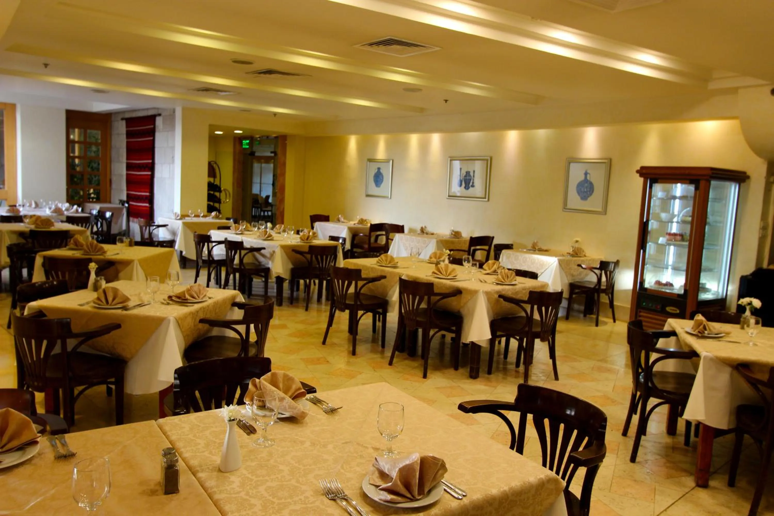 Restaurant/places to eat in Ambassador Hotel