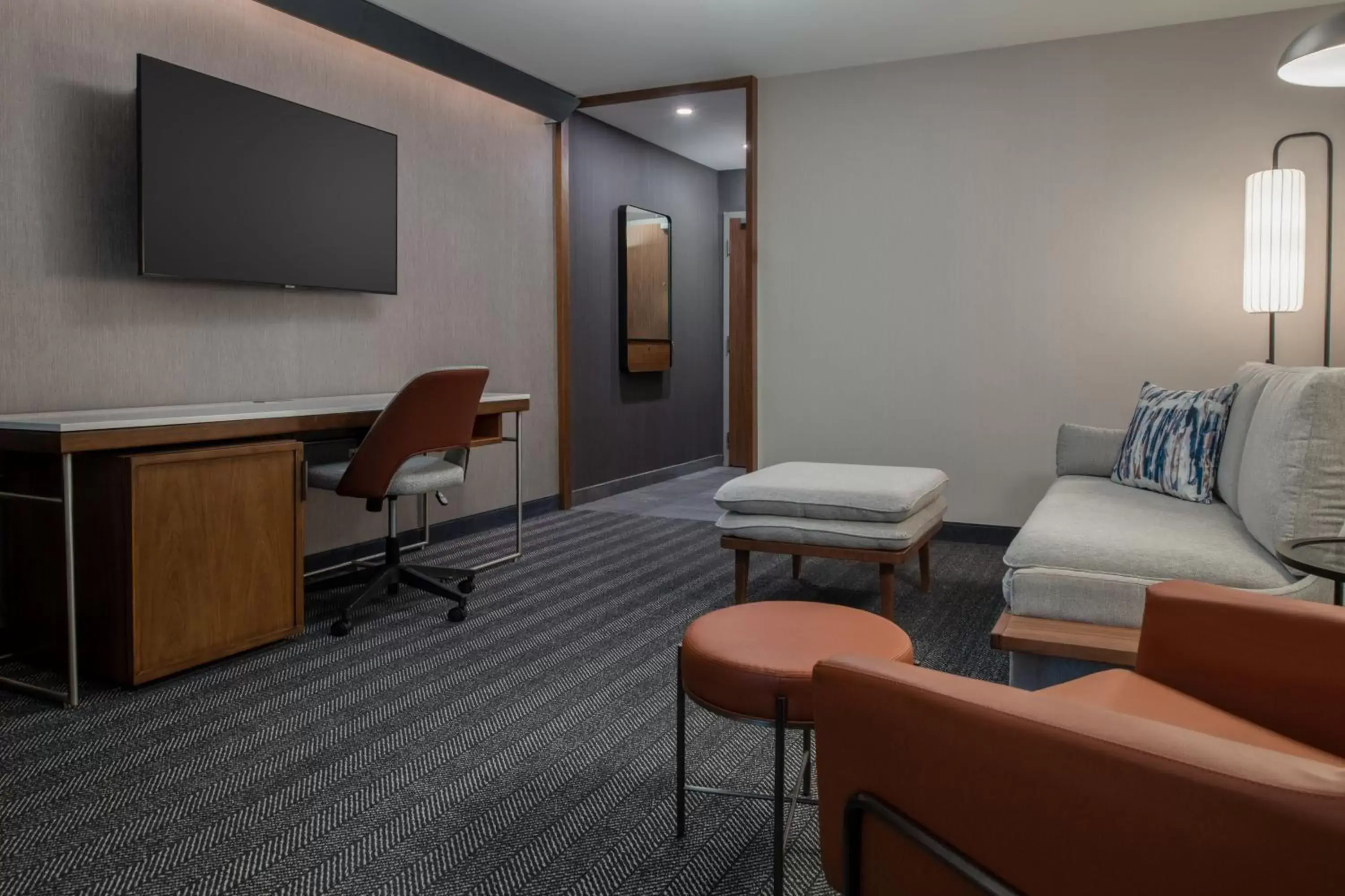 Living room, Seating Area in Courtyard by Marriott Olympia