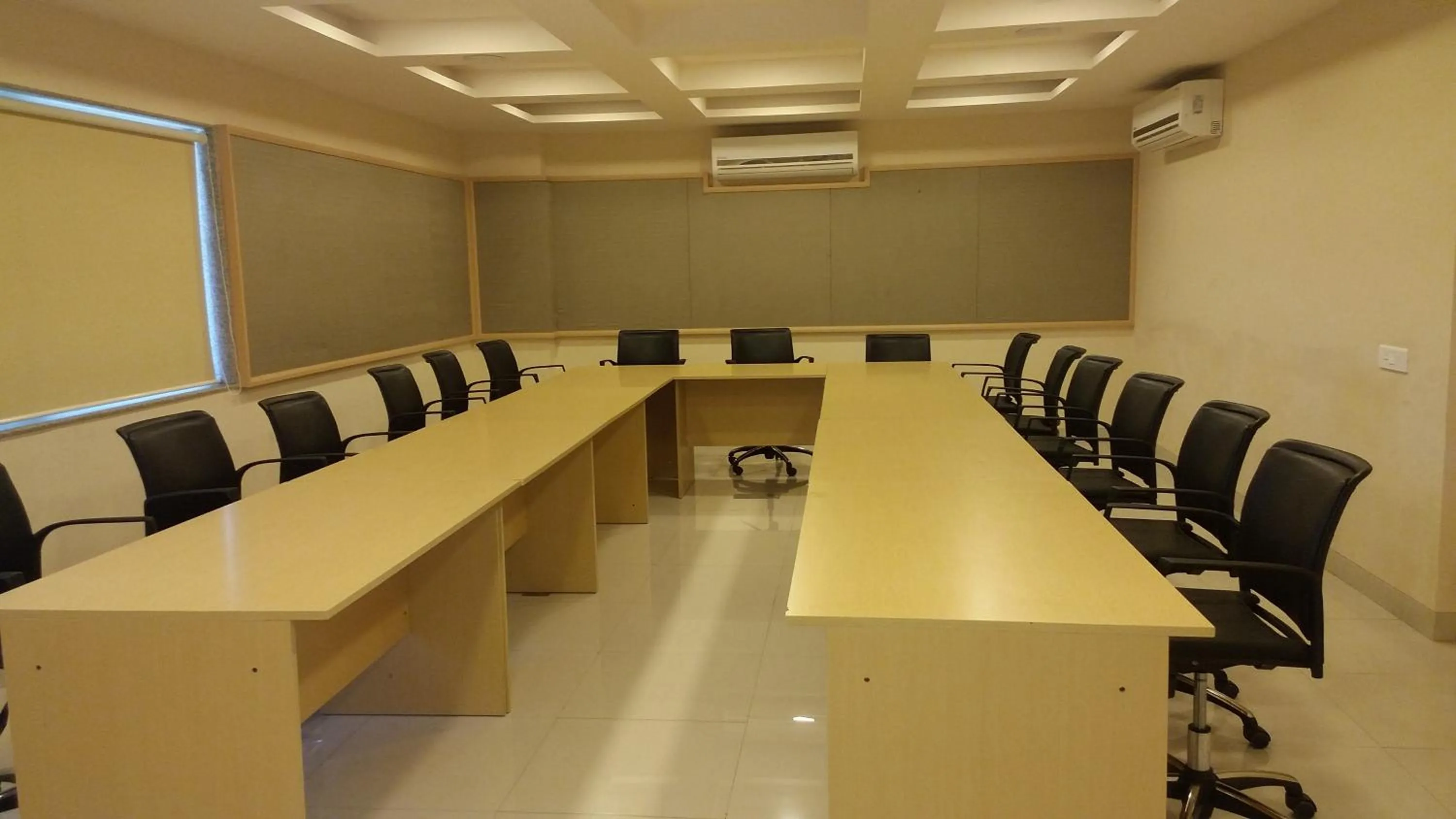 Business facilities in Ginger Vapi
