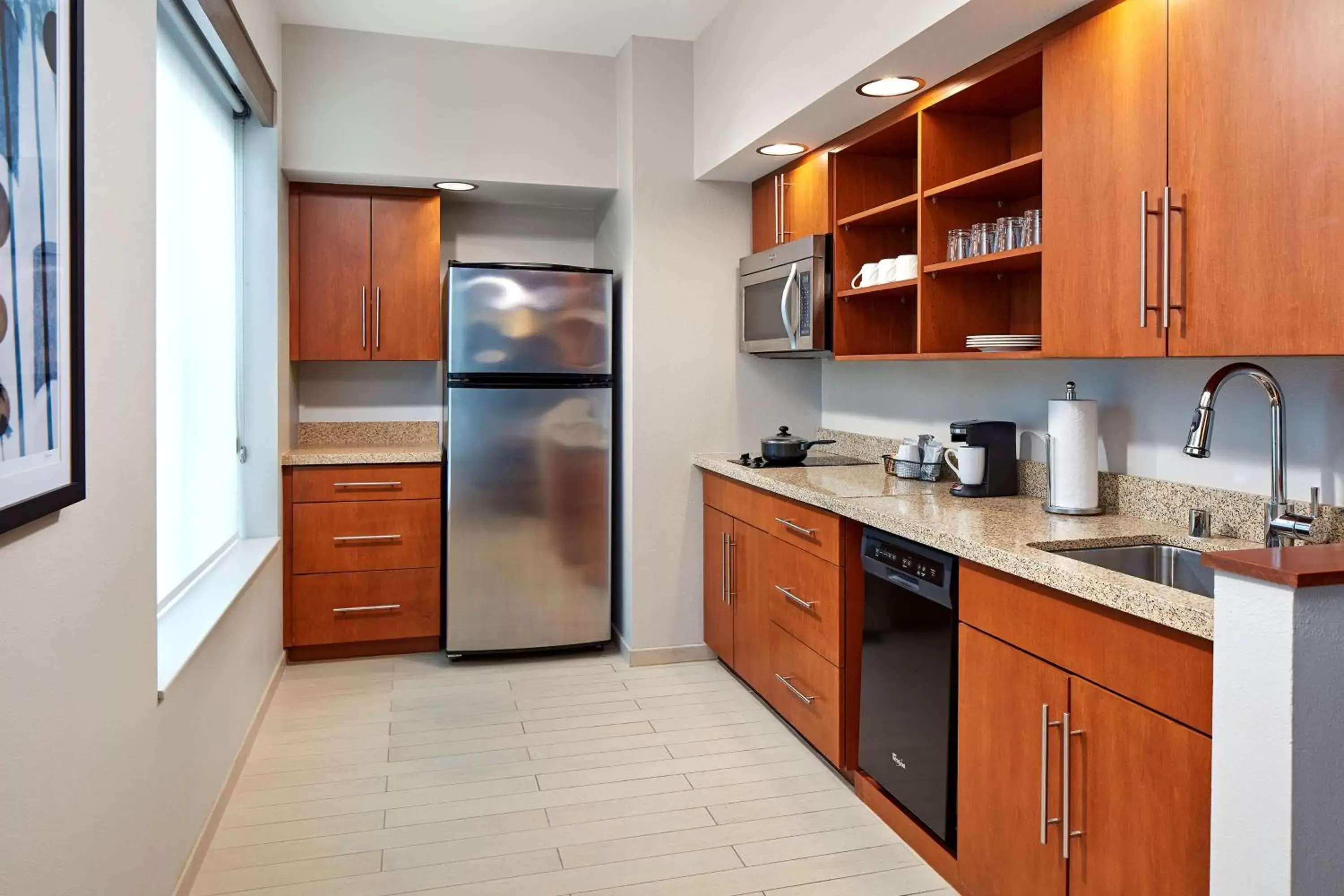 Photo of the whole room, Kitchen/Kitchenette in Hyatt Place Los Angeles / LAX / El Segundo