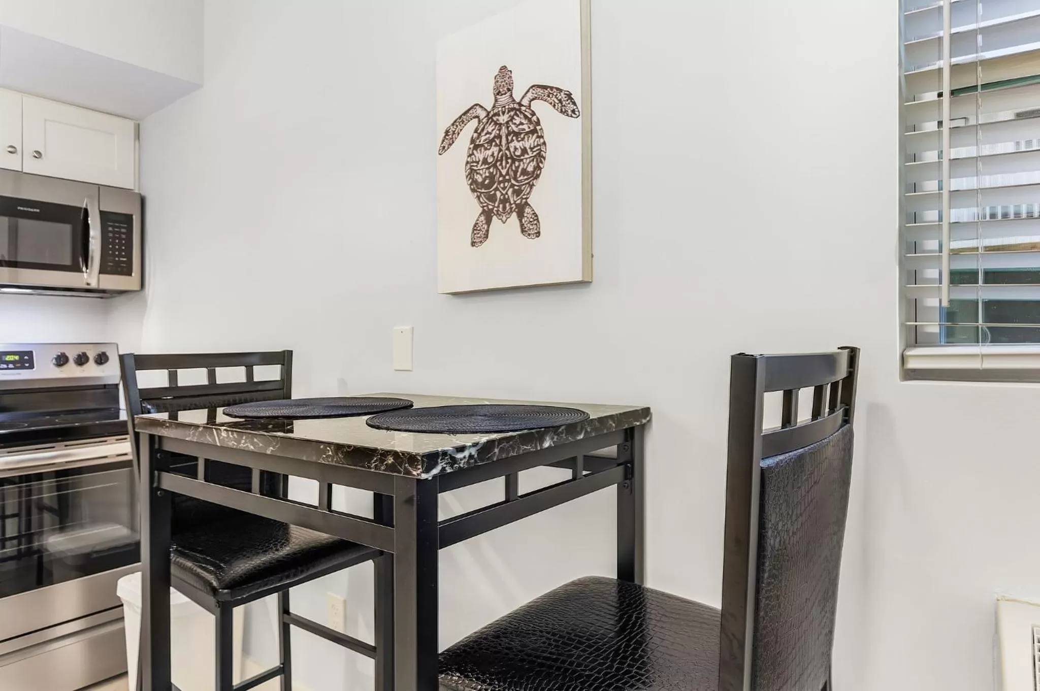 Dining area in Matlacha on Shoreview