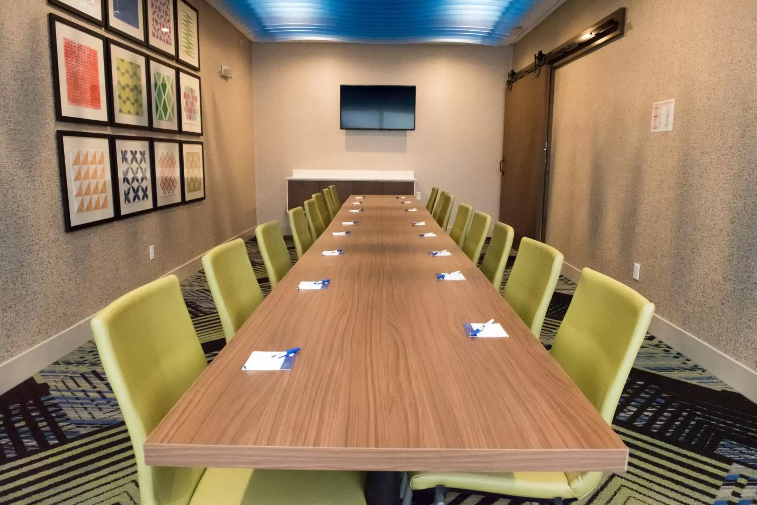 Meeting/conference room in Holiday Inn Express & Suites - Orland Park Mokena, an IHG Hotel