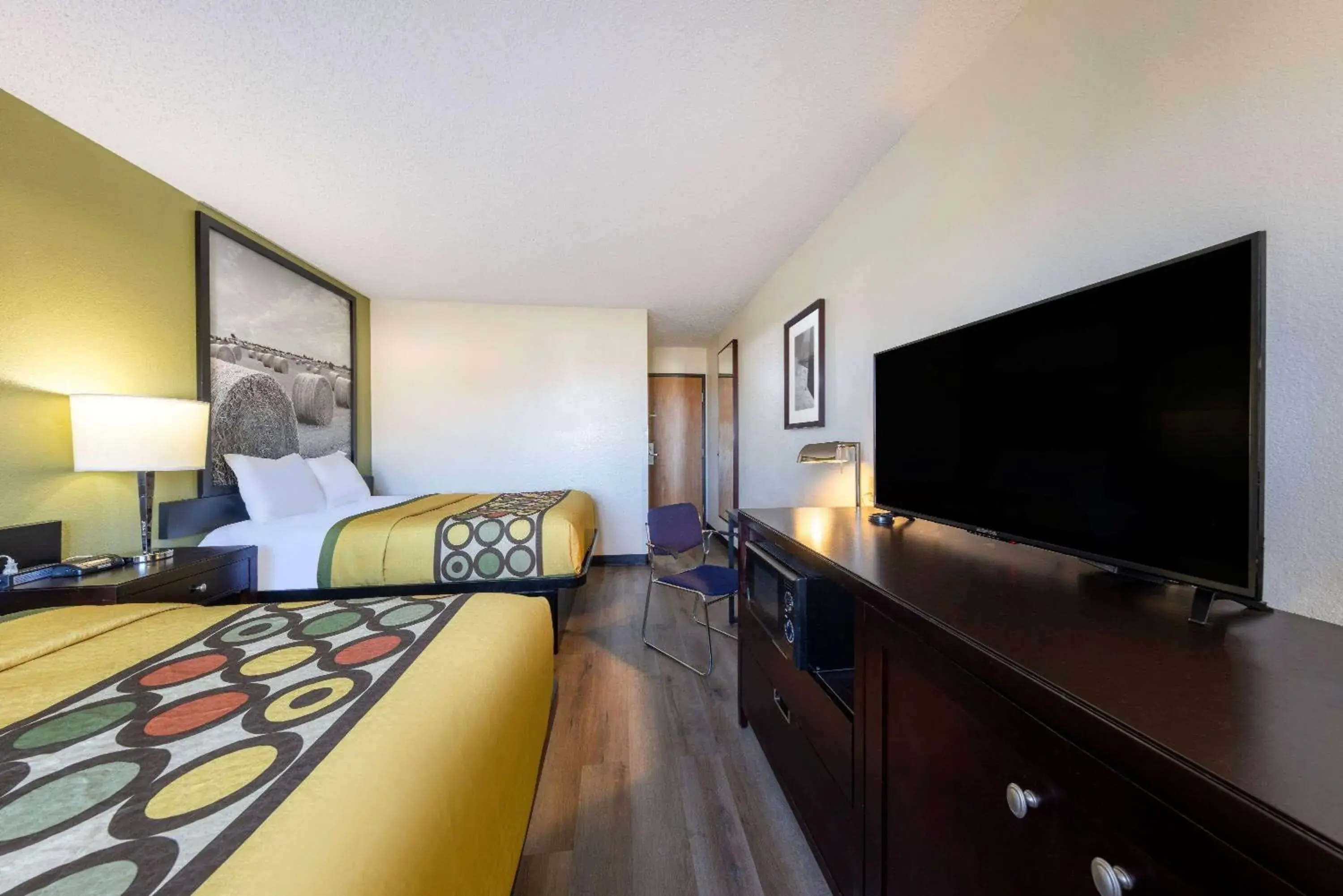 Photo of the whole room, TV/Entertainment Center in Super 8 by Wyndham El Dorado