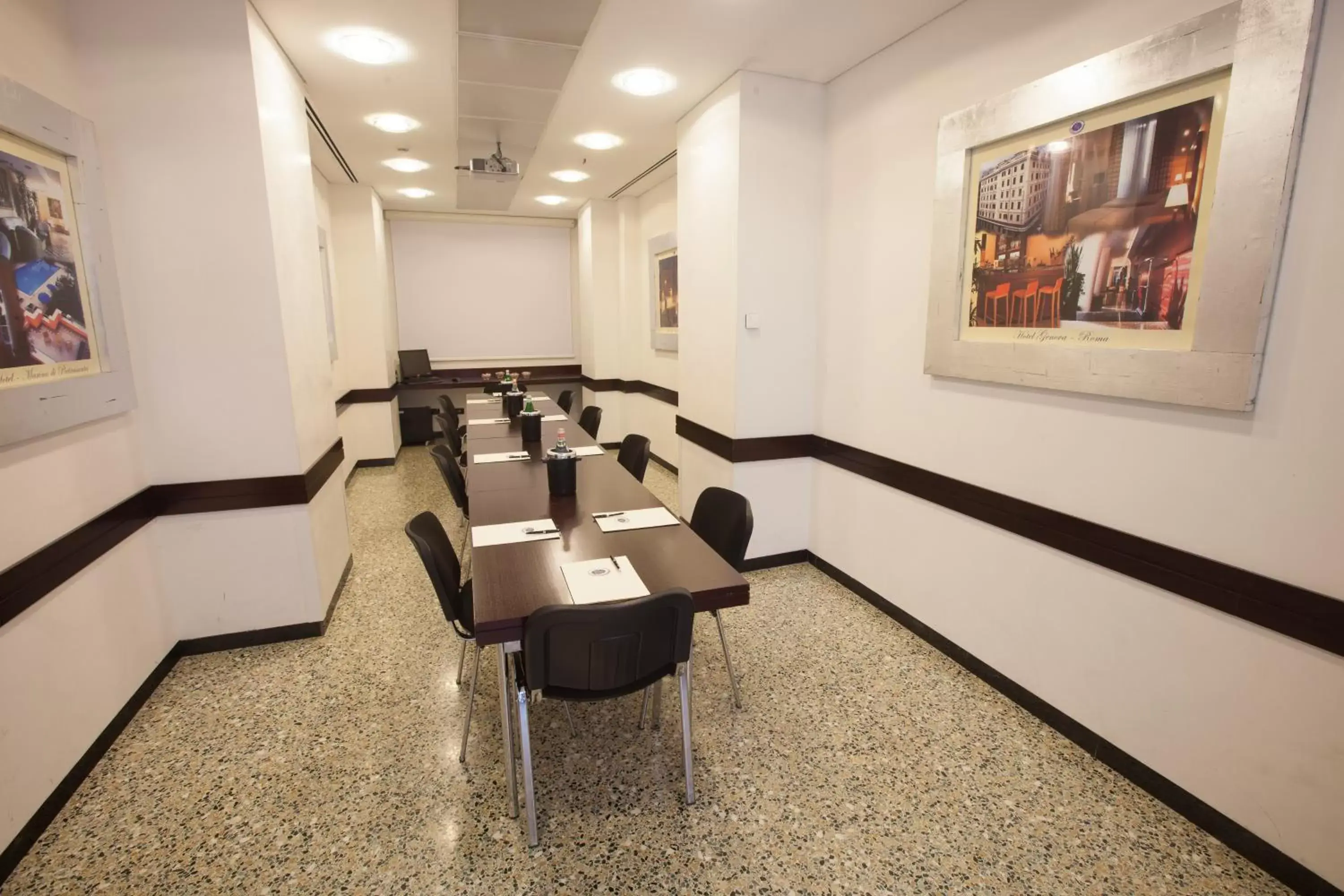 Meeting/conference room, Restaurant/Places to Eat in Hotel Genova