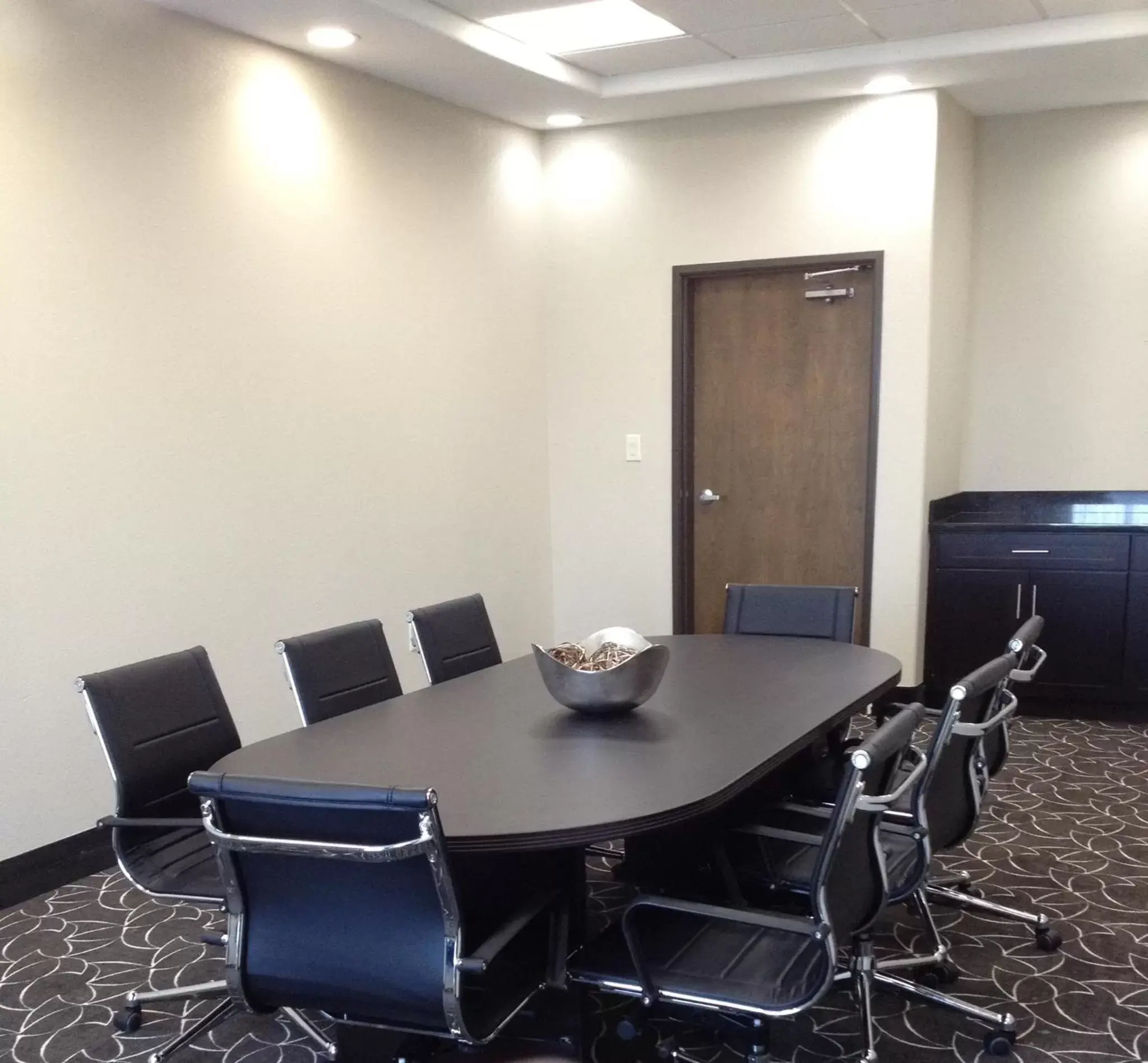 Meeting/conference room in Quality Inn & Suites Victoria East