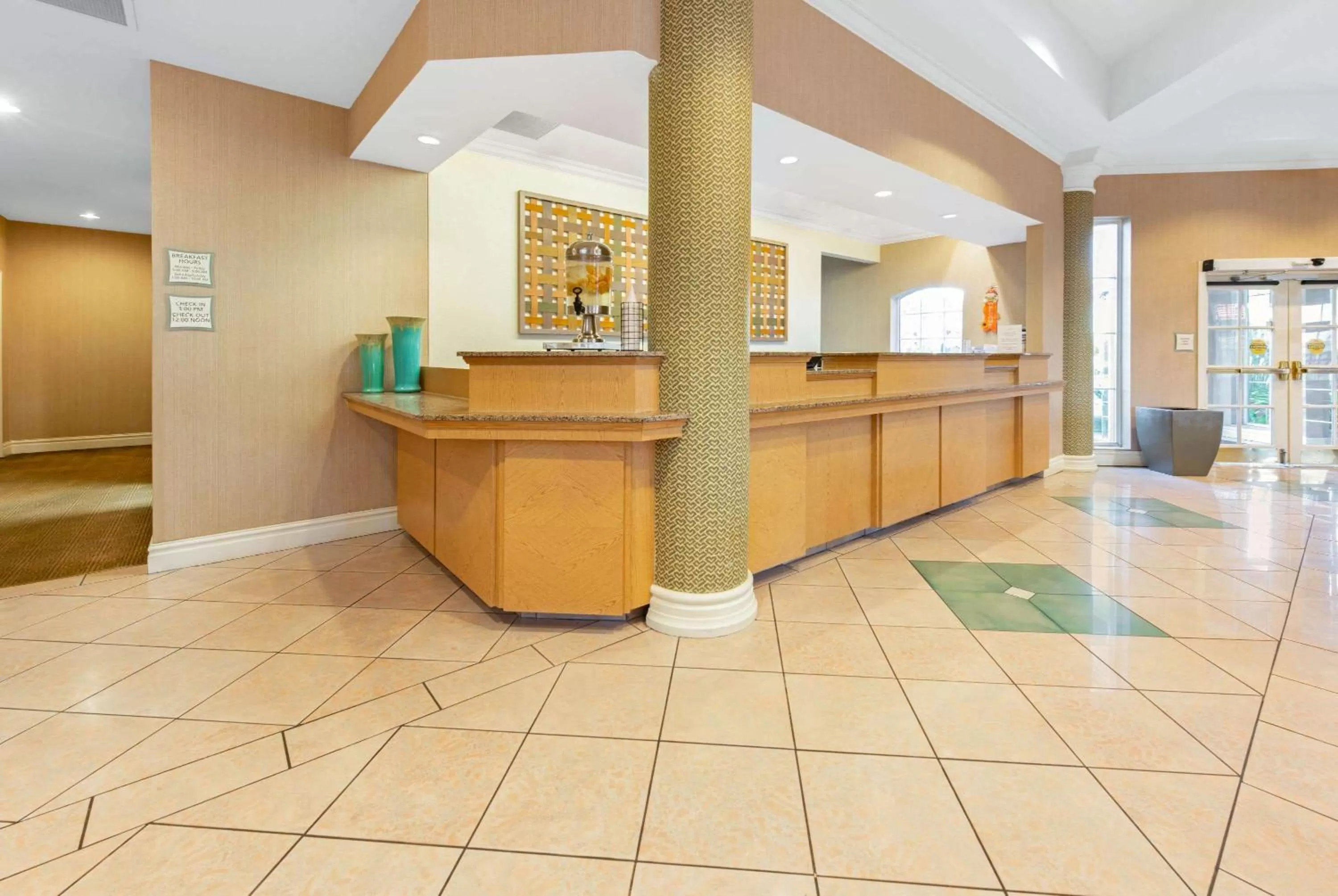 Lobby or reception in La Quinta by Wyndham USF (Near Busch Gardens)