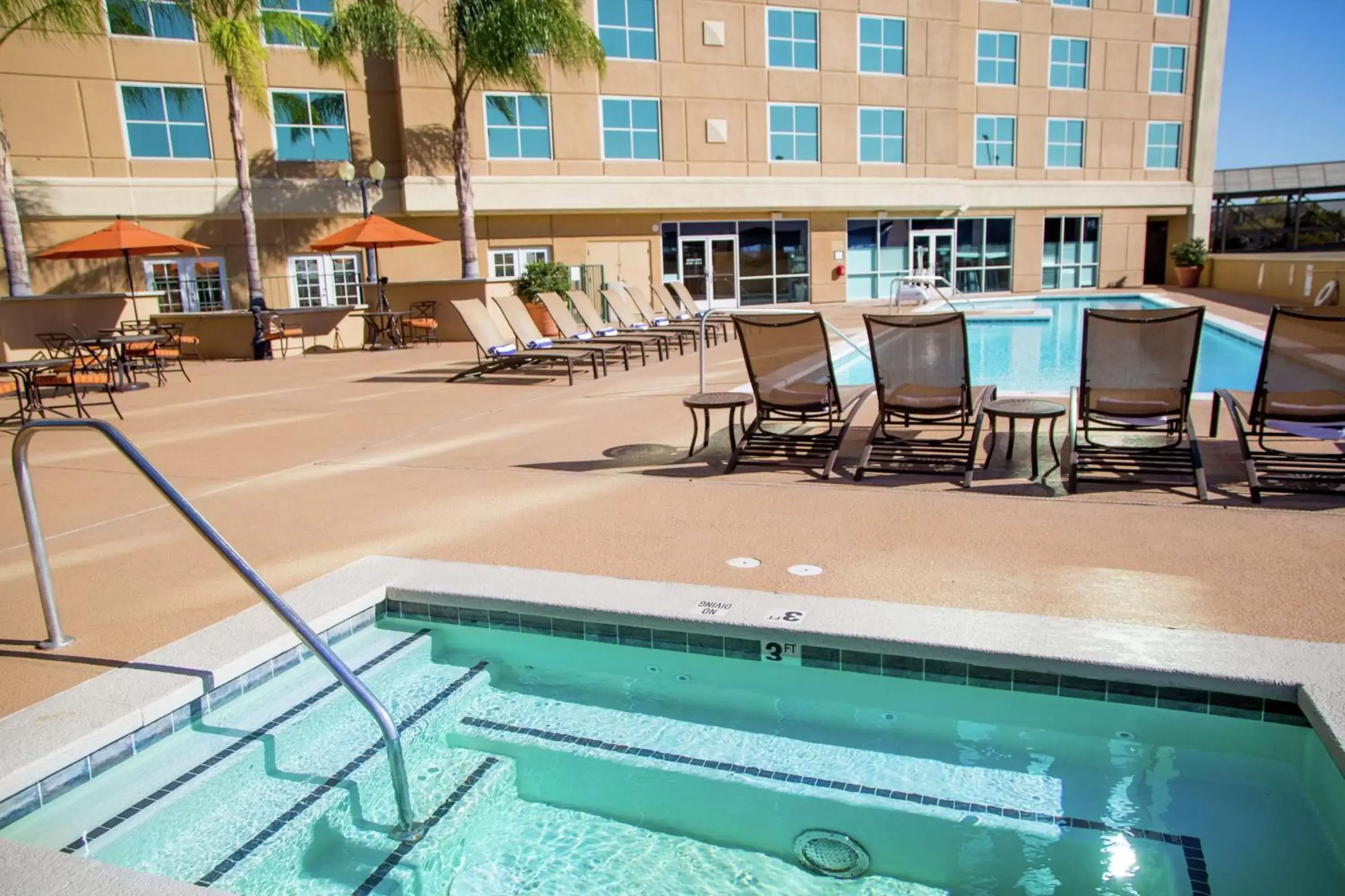 Pool view, Swimming Pool in DoubleTree by Hilton Modesto