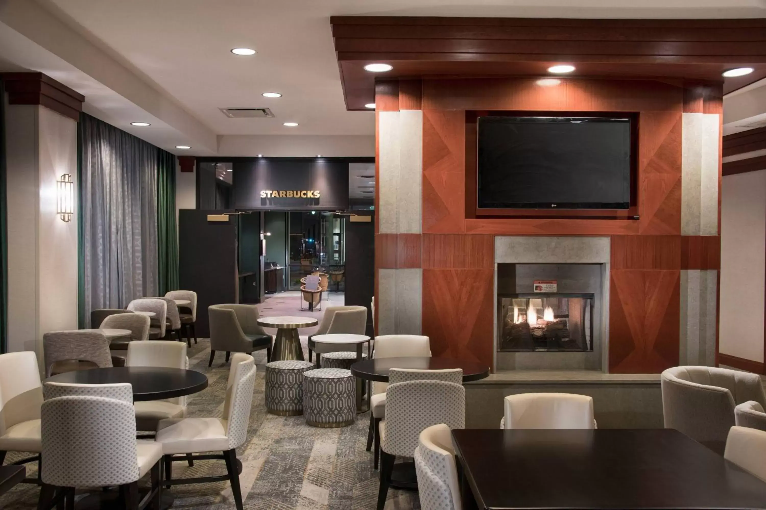 Restaurant/places to eat, Lounge/Bar in Residence Inn Memphis Downtown