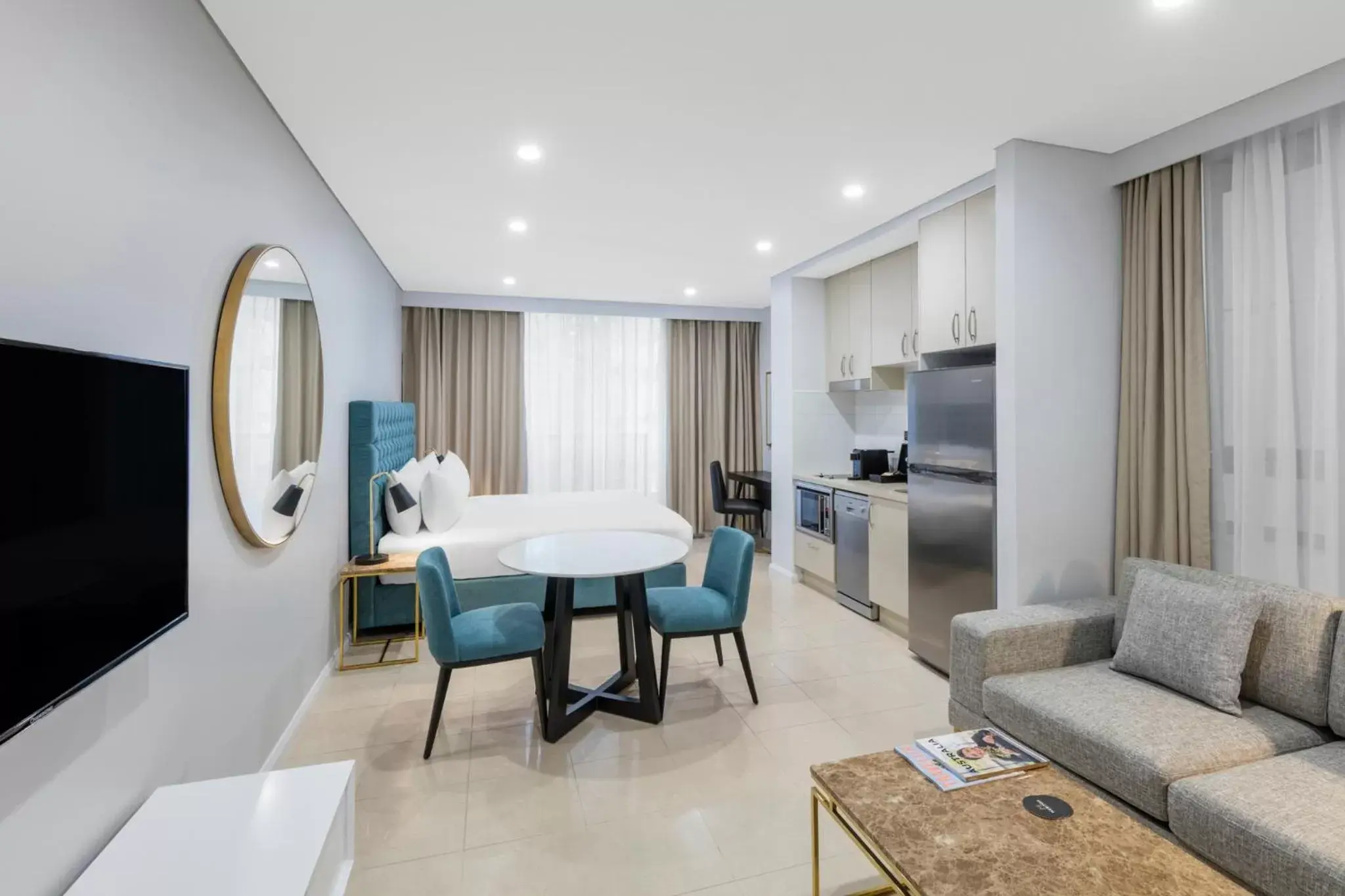 Bed, Seating Area in Meriton Suites Pitt Street, Sydney