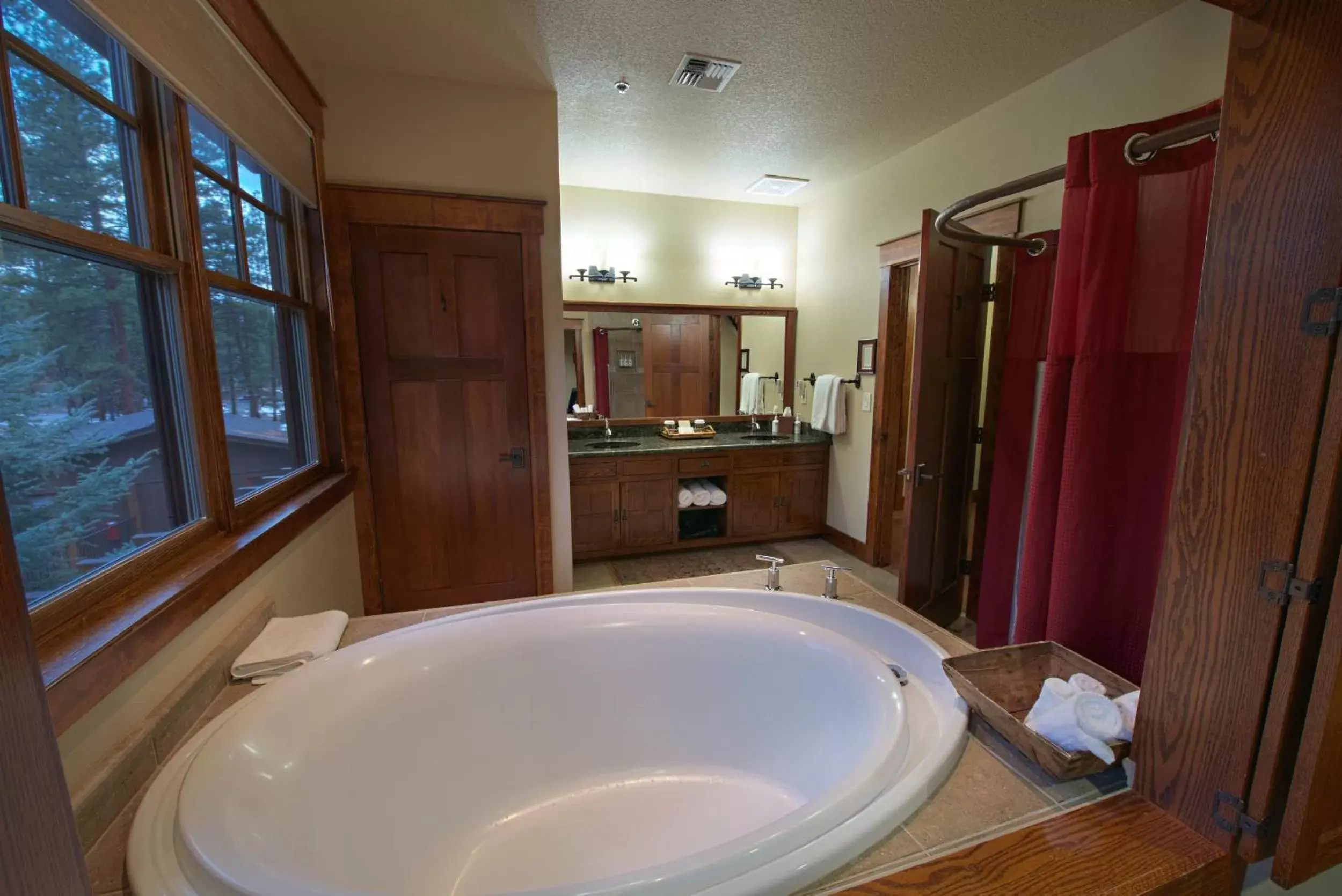 Bathroom in FivePine Lodge