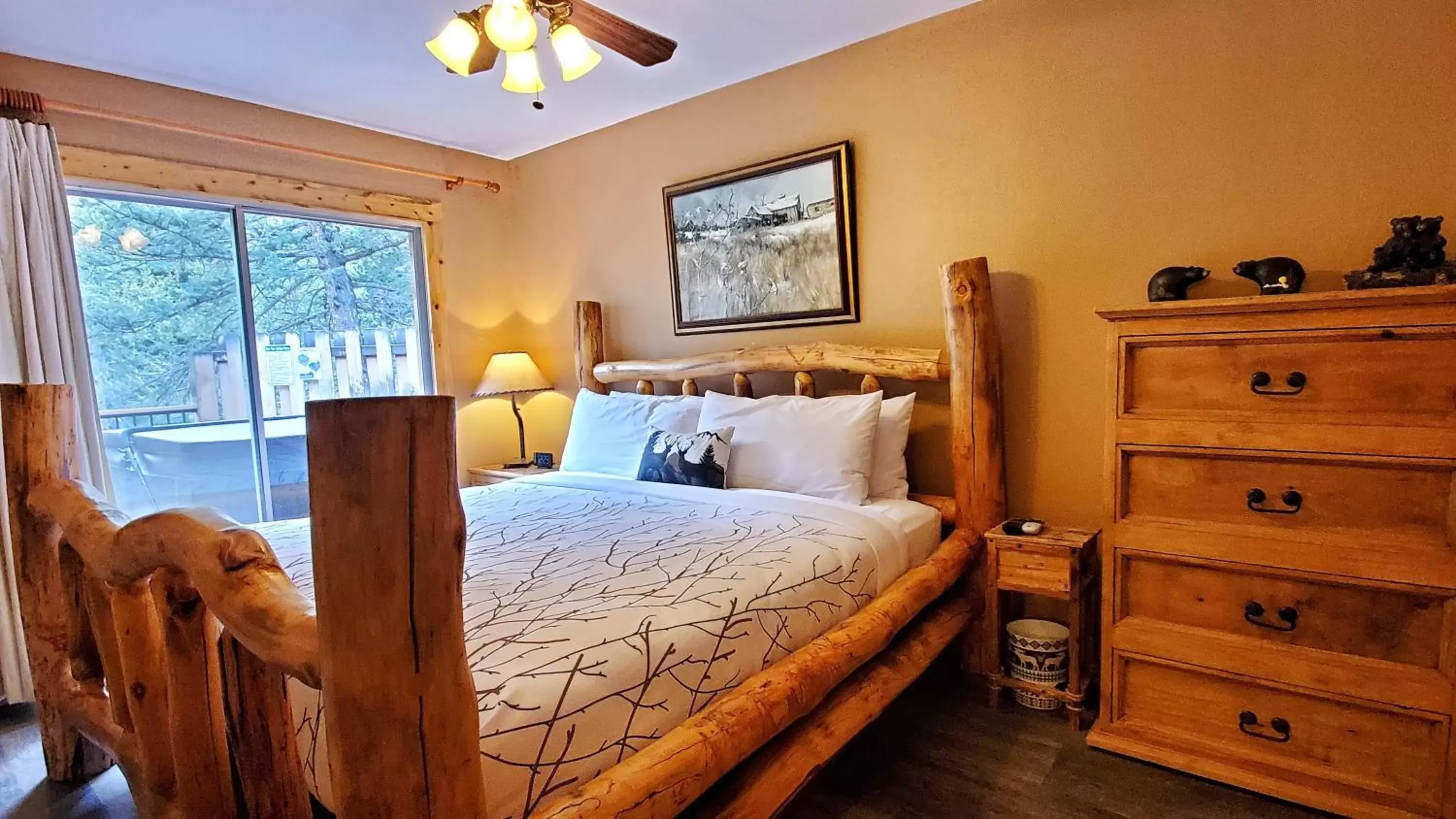 Photo of the whole room, Bed in The Inn on Fall River & Fall River Cabins