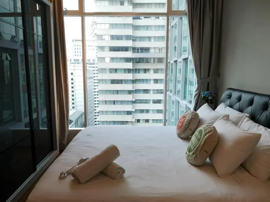 Bed in Soho Suites KLCC by the Betty Roux