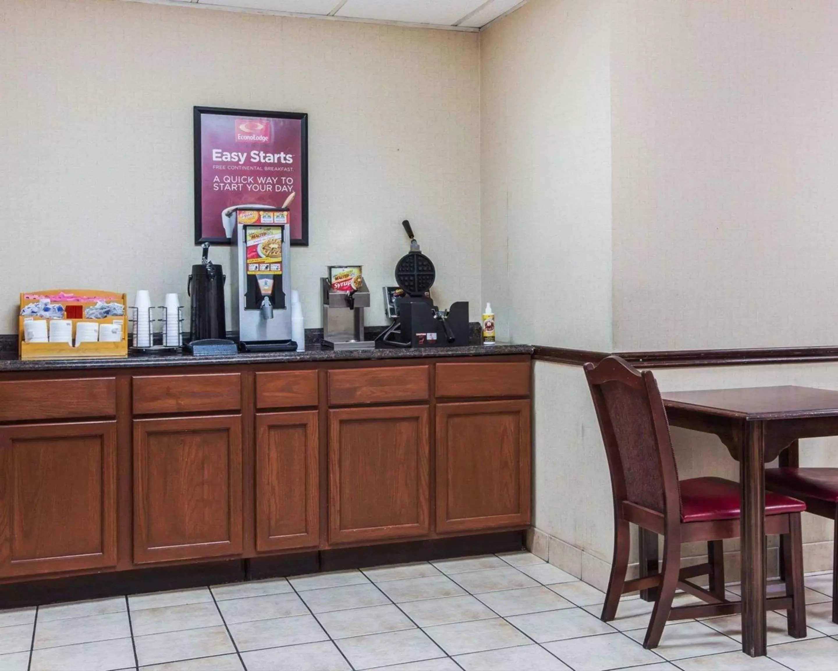 Restaurant/places to eat in Econo Lodge Airport