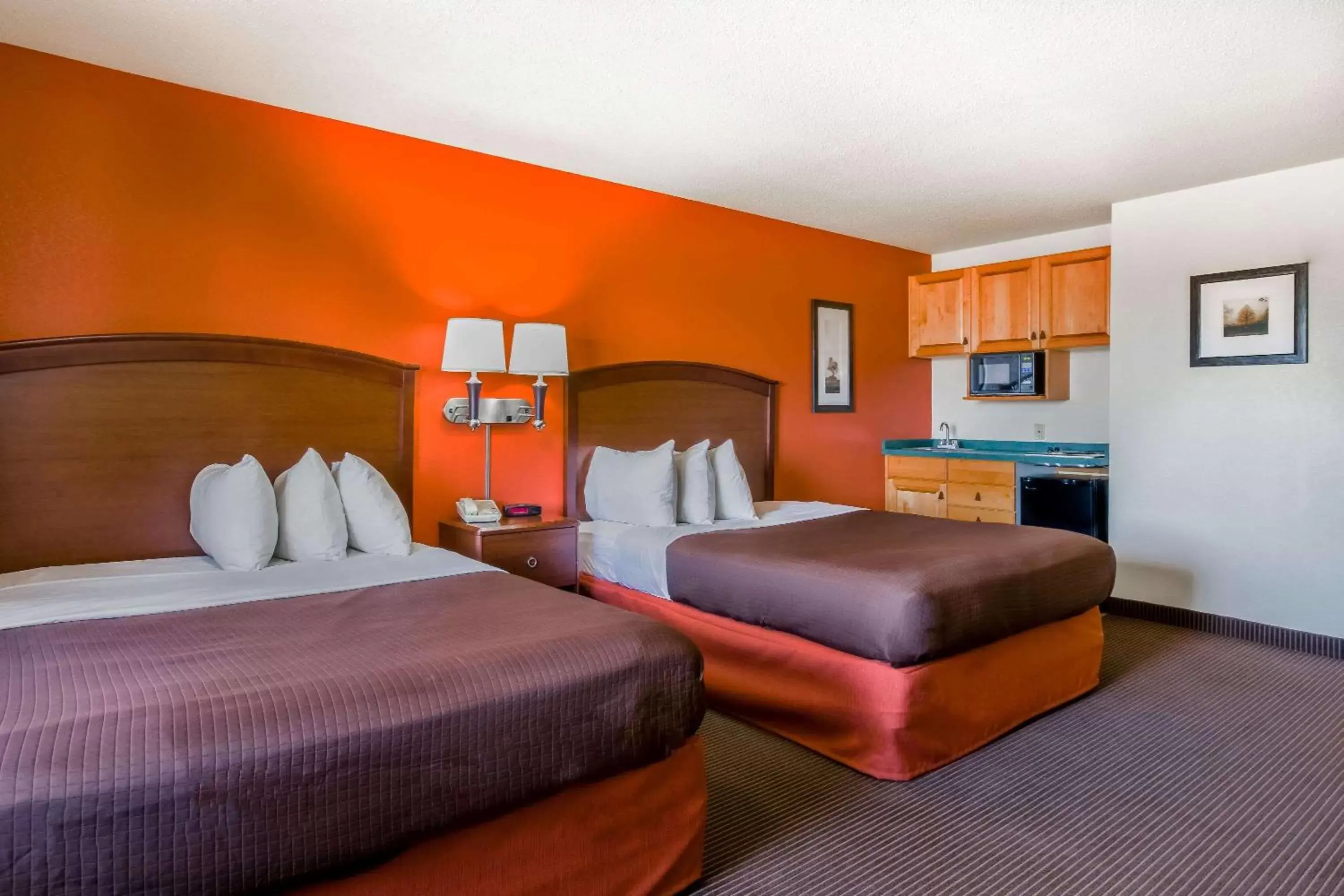 Photo of the whole room, Bed in AmericInn by Wyndham Chamberlain Conference Center